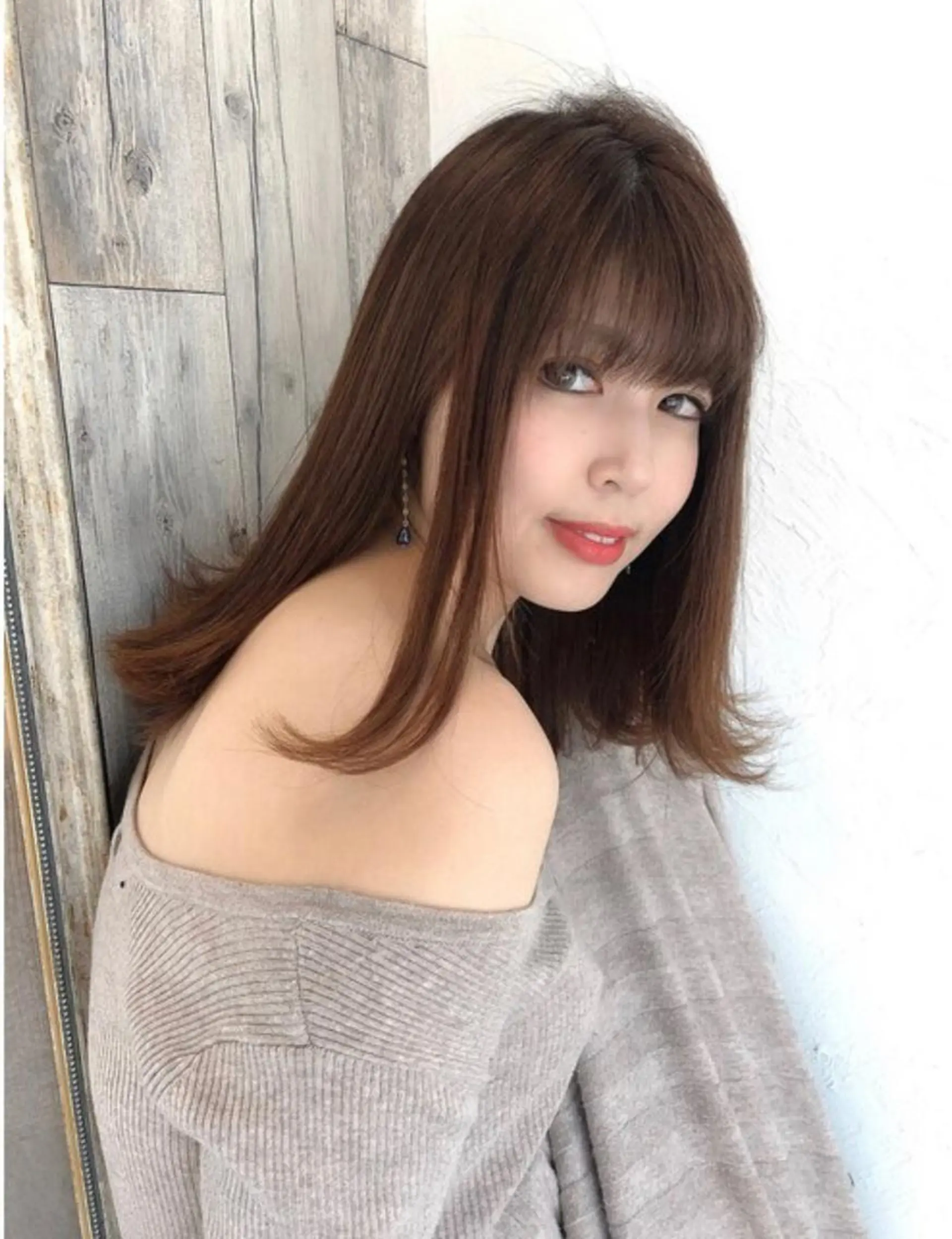 セミロング 外ハネヘア 濱崎 遼太のヘアスタイル