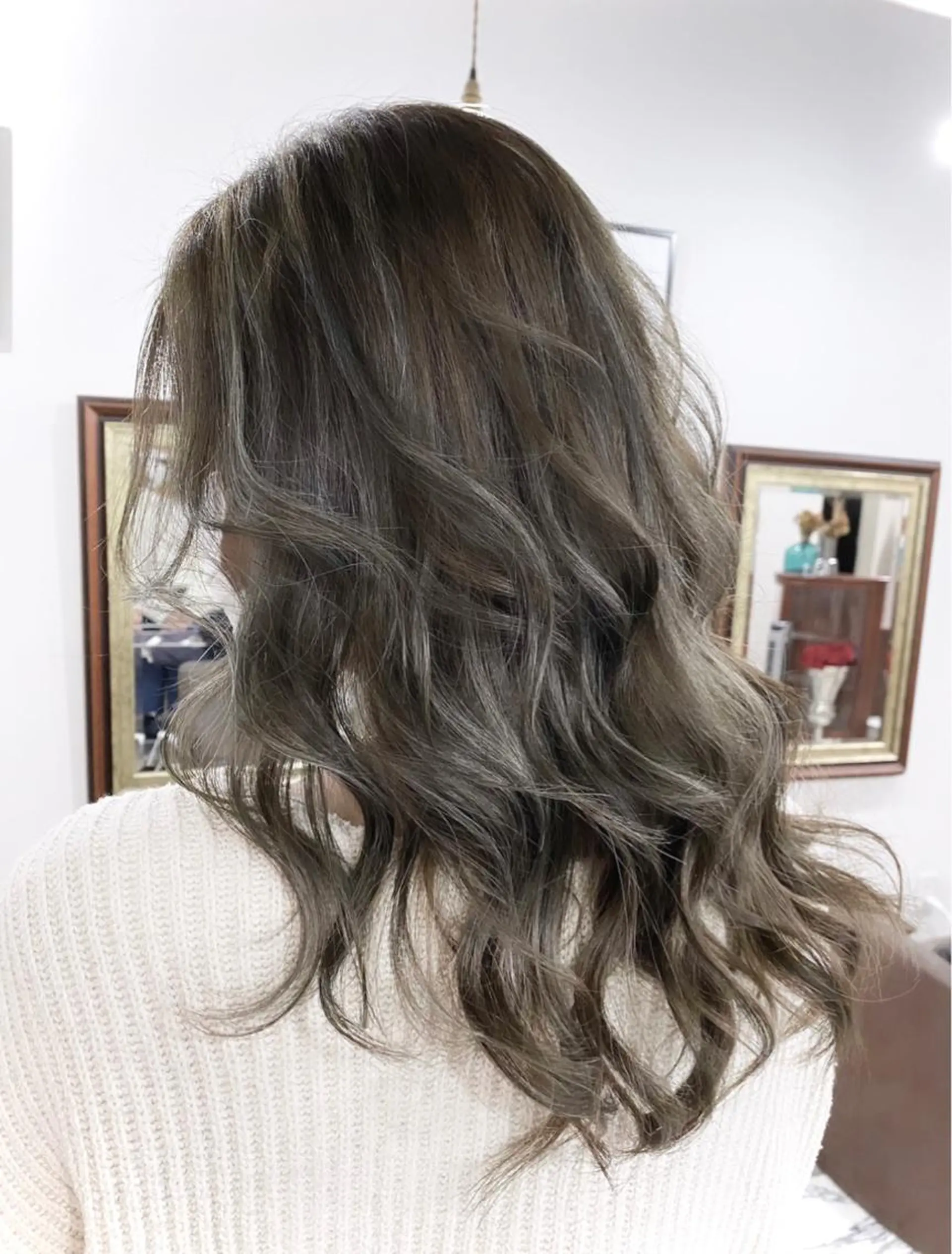 セミロング カラー ヘアカラー 👑圧倒的カラー👑 佐々木祐希のヘアスタイル