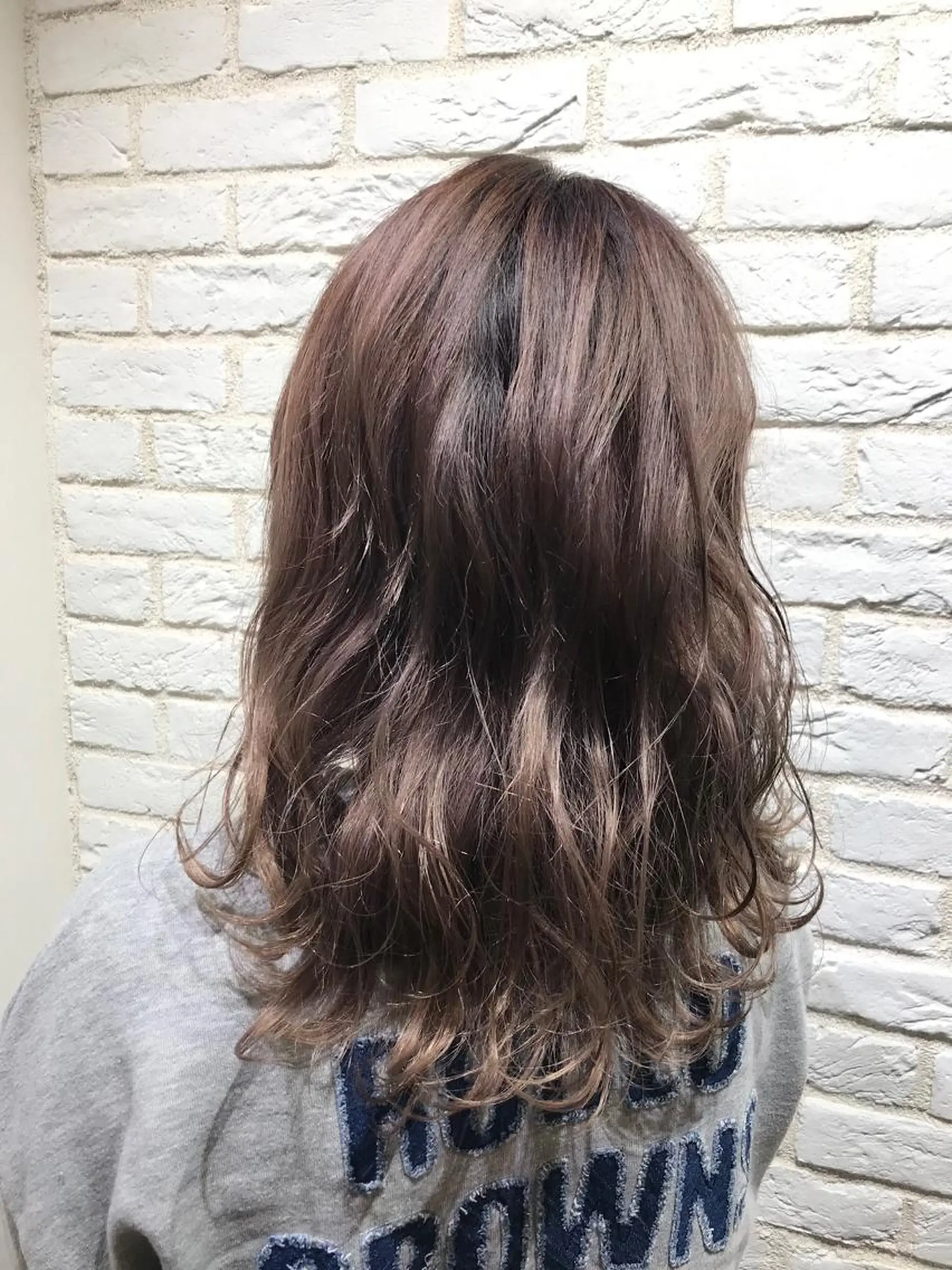 ミディアム カラー グレージュ ピンクカラー UMEDA FIGAROのヘアスタイル