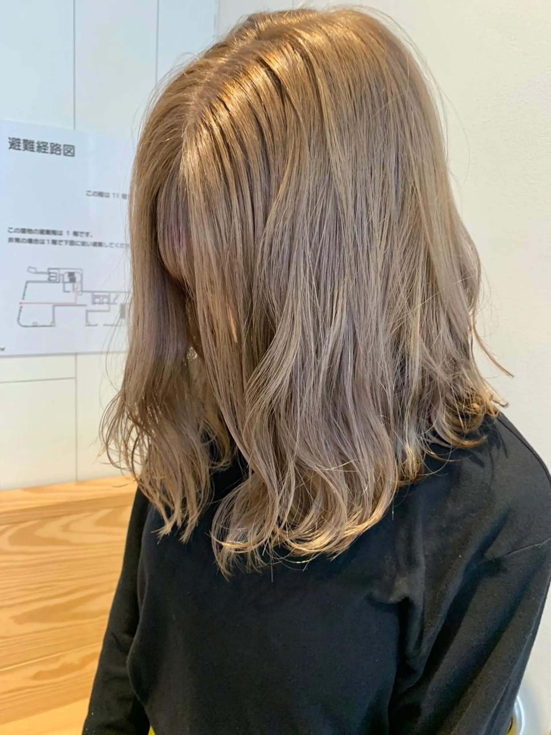 ミディアム アッシュ yui .のヘアスタイル
