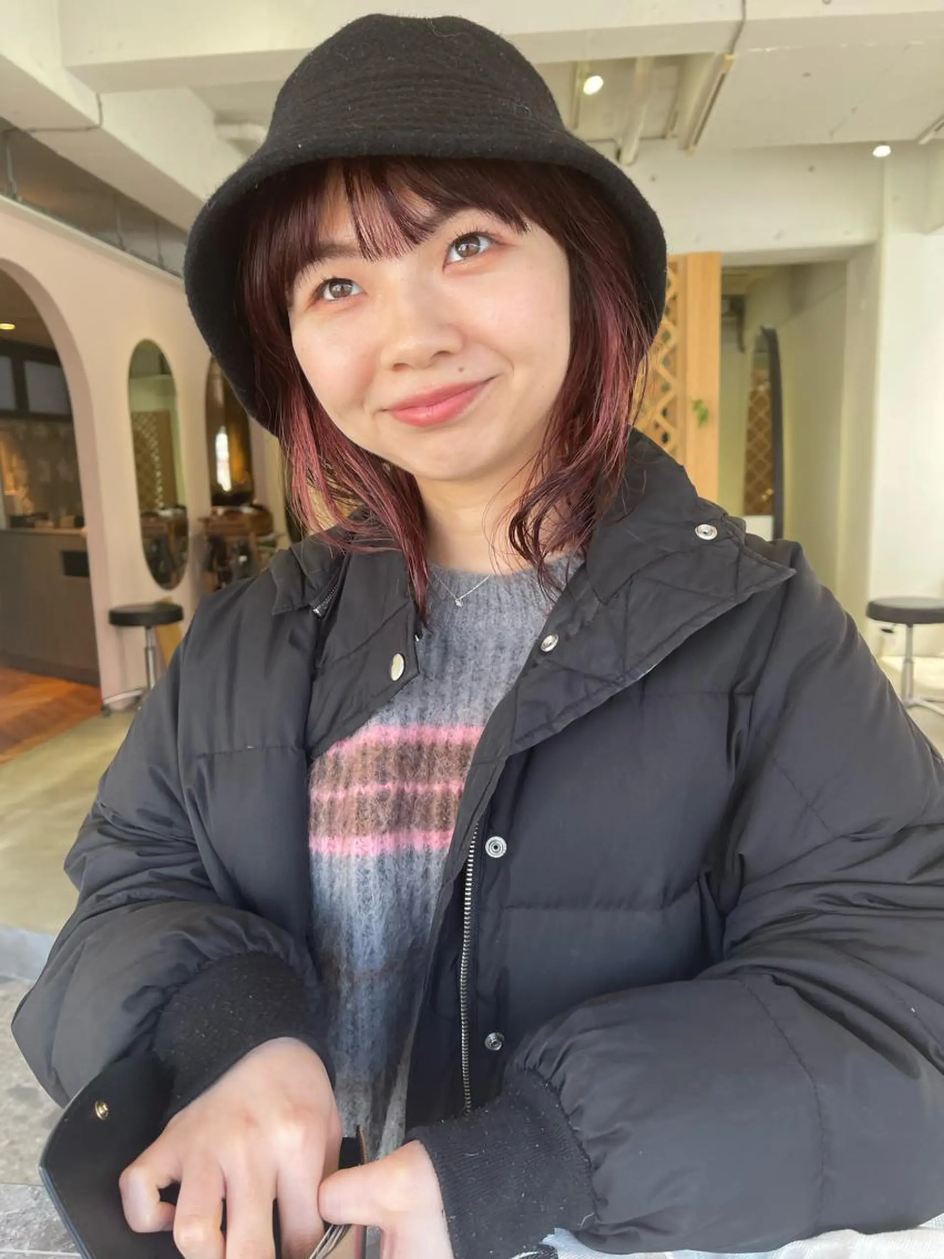 ミディアム カラー 💓パーマ，💗 レイヤーカットのヘアスタイル