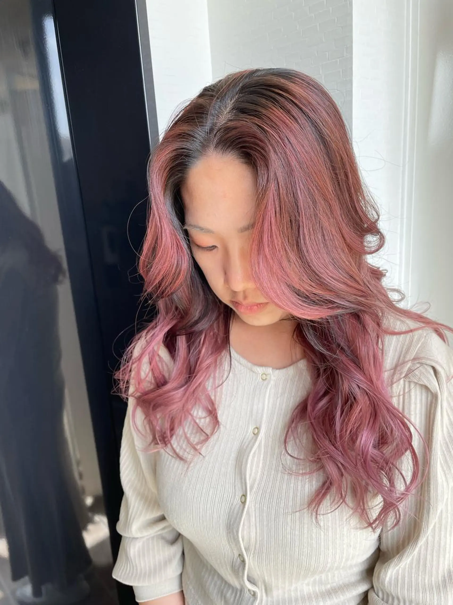 ロング カラー バレイヤージュ ピンクカラー レイヤーカット ヘアカラー YUI/ ブリーチカラー🌷のヘアスタイル