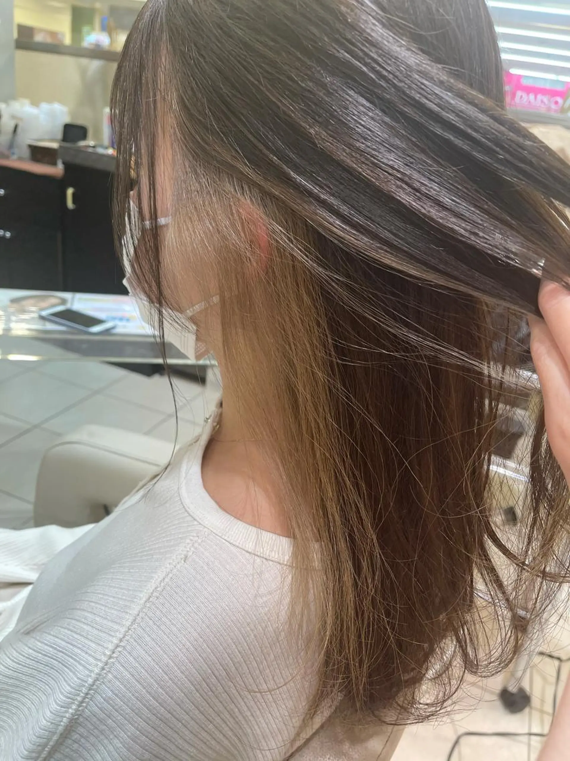 ロング カラー ベージュカラー カネヒラ リョウスケのヘアスタイル