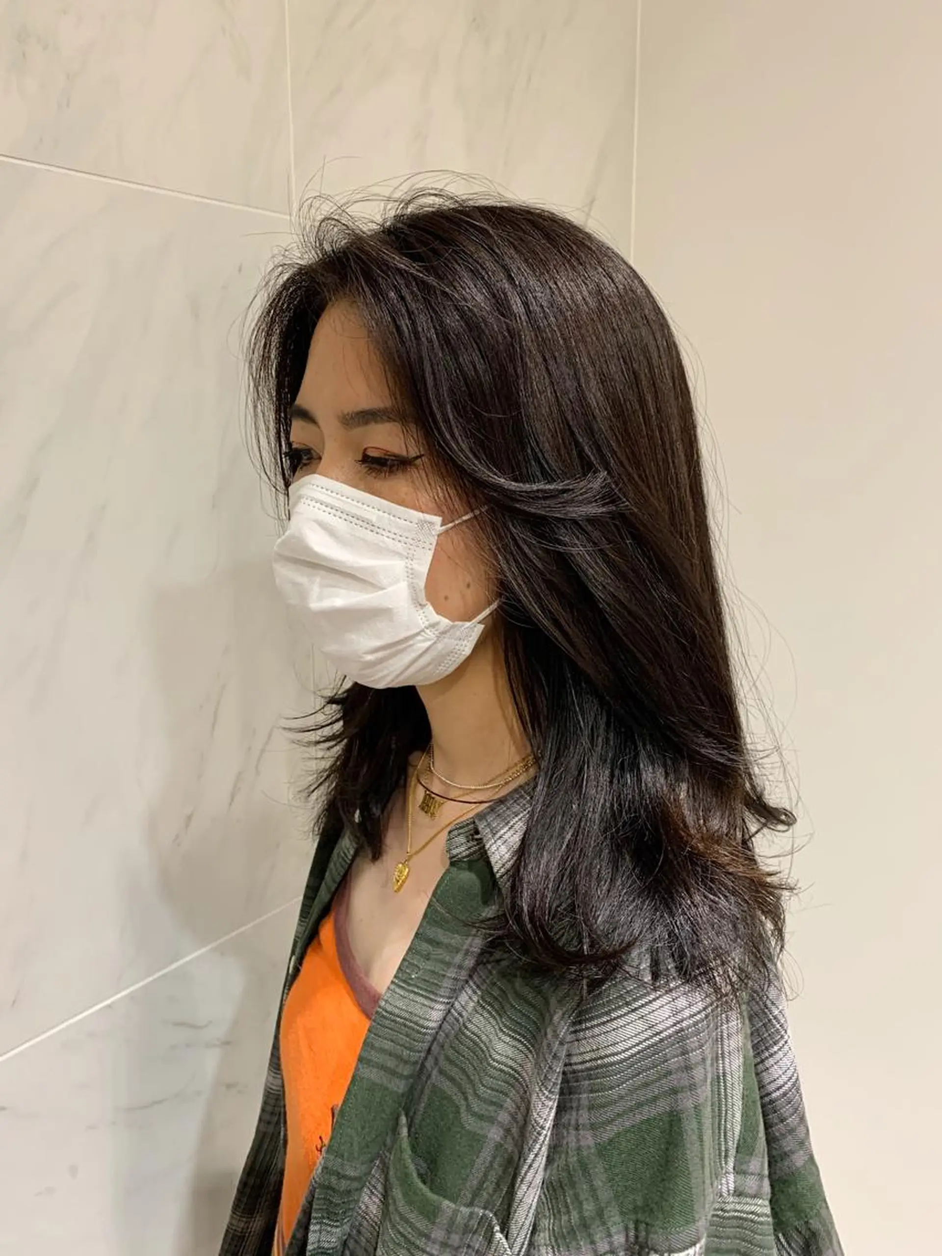 ミディアム カラー グレージュ チバ タクミのヘアスタイル