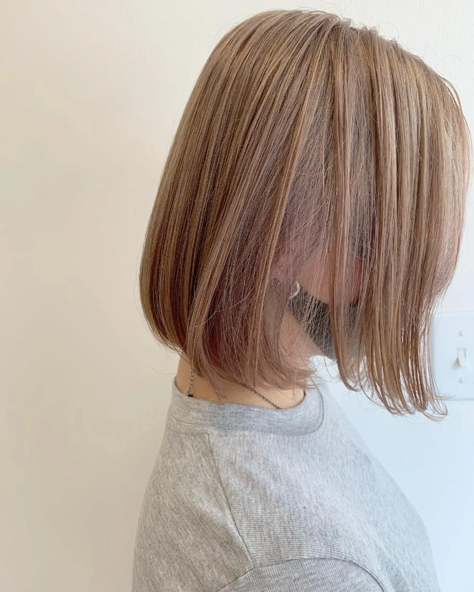 ショート カラー ベージュカラー ブリーチ ブロンド ケアブリーチ ダブルカラー ヘアカラー MARU パーマ/レイヤーのヘアスタイル
