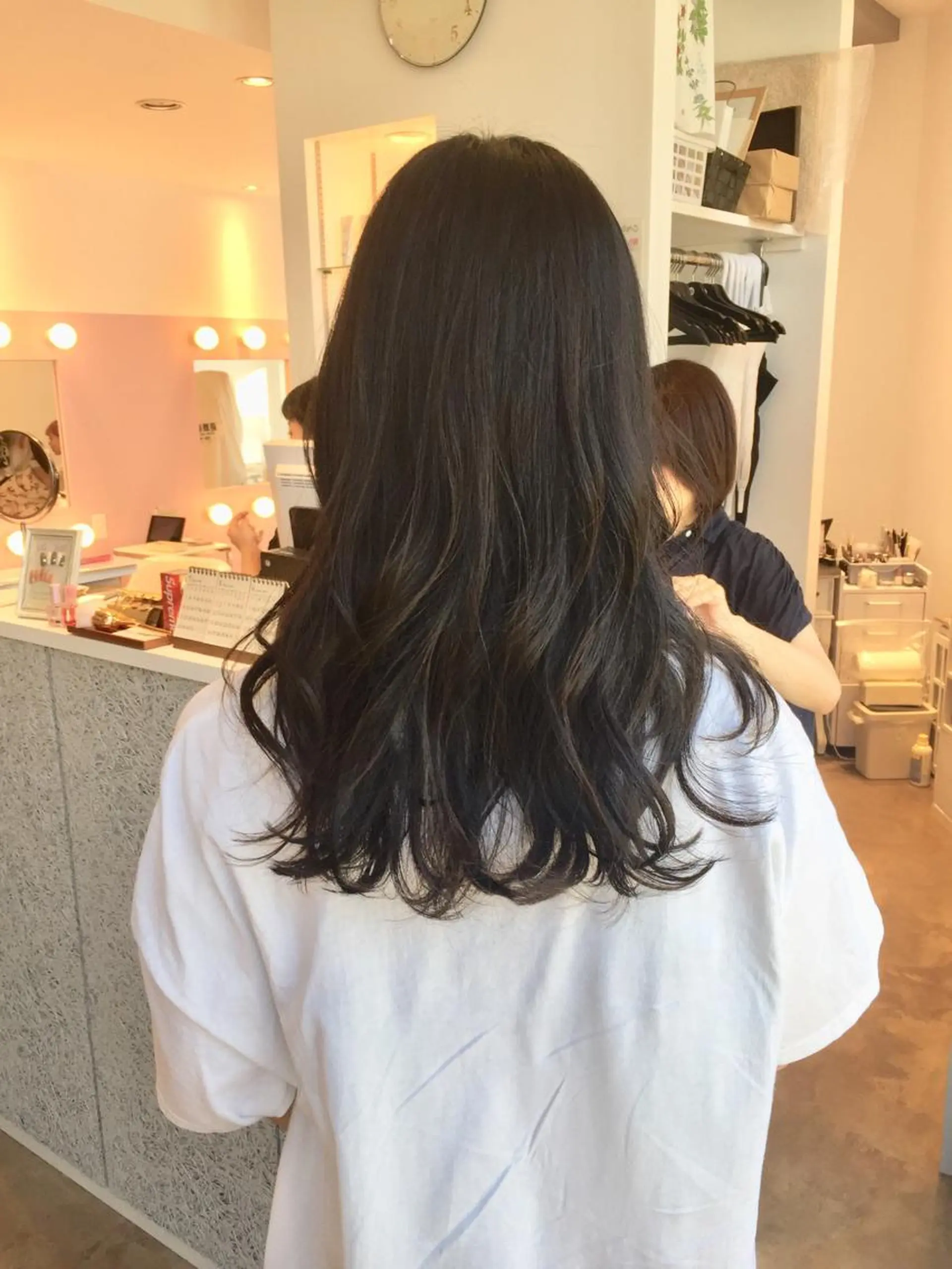 セミロング アッシュ アッシュグレー カット ヘアカラー トリートメント ヘッドスパ 所渉/韓国レイヤー /ウルフカットのヘアスタイル