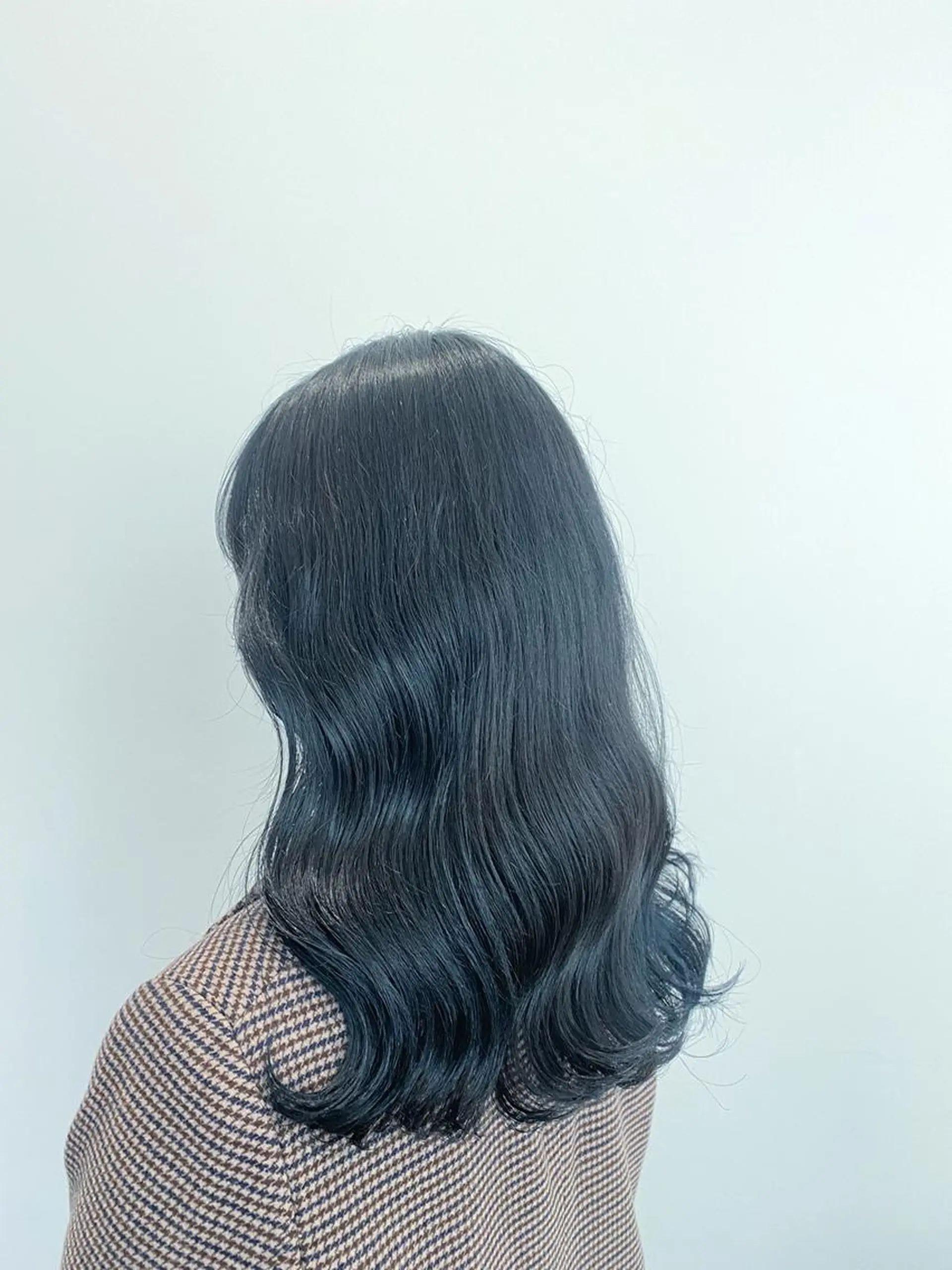 セミロング カラー 黒髪 ブリーチ ブルーカラー ブルーブラック 和歌山韓国ヘア🌙 MOEのヘアスタイル