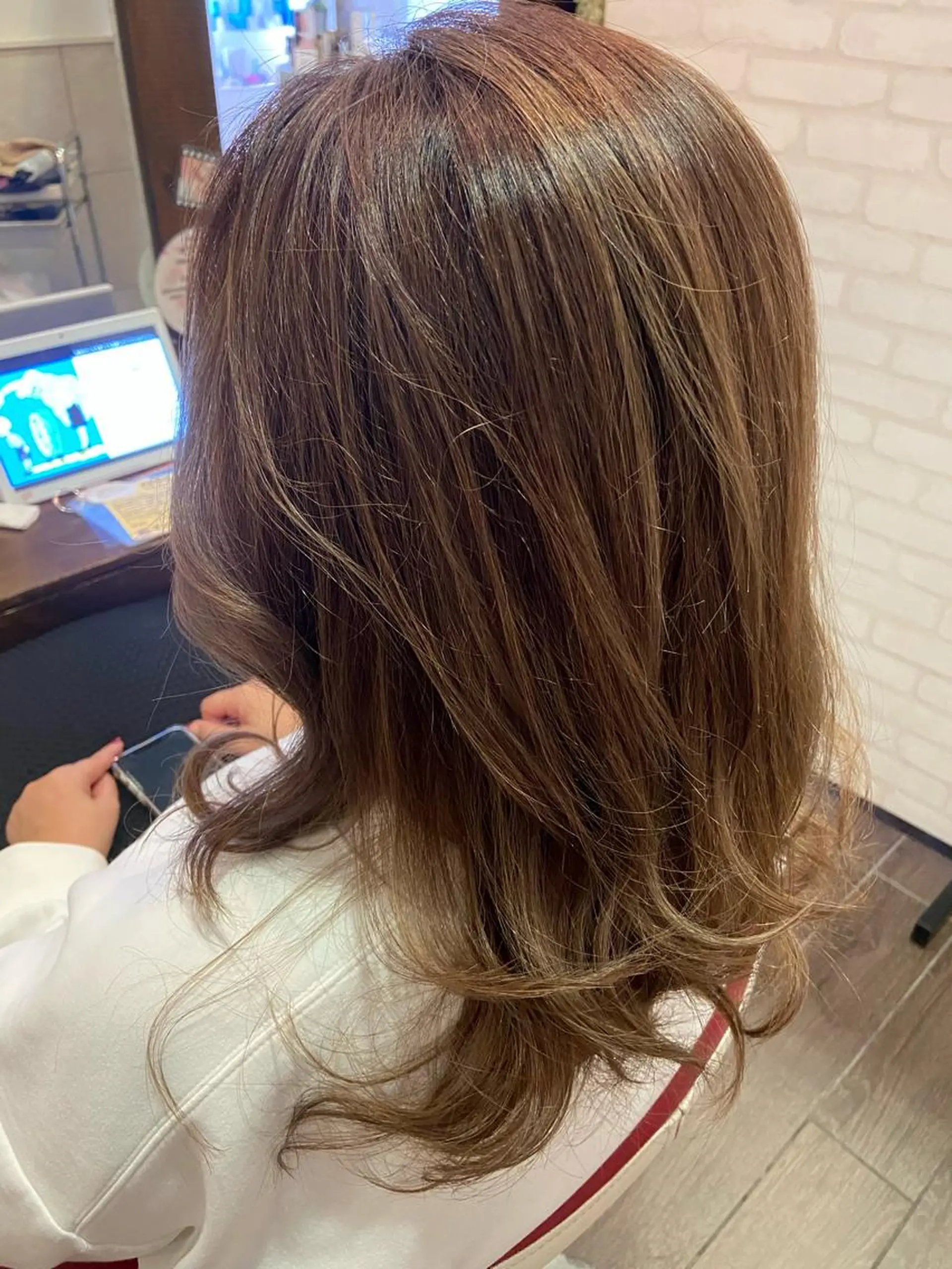 ロング ✨透明感カラー✨小形 大美✨のヘアスタイル