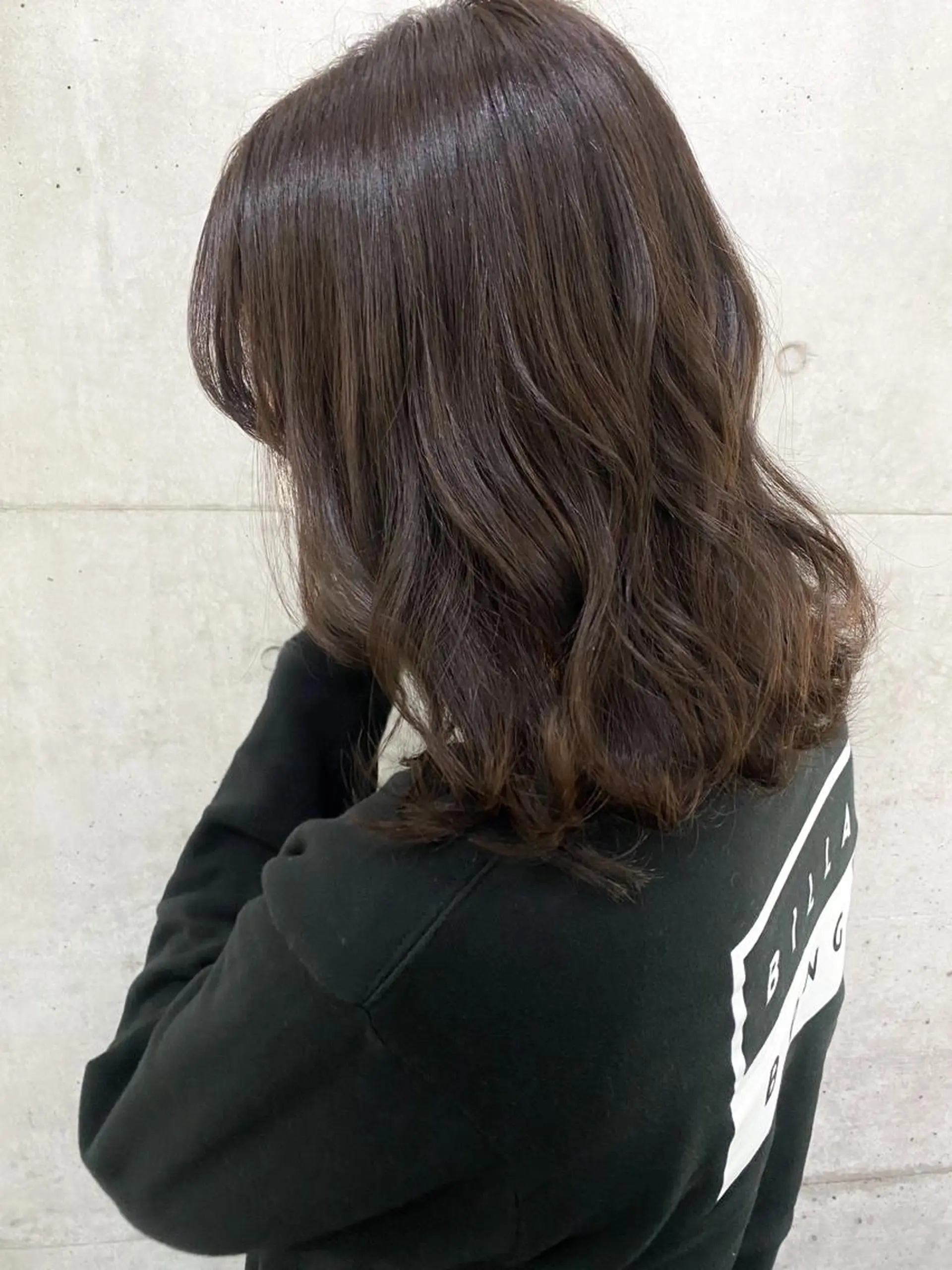 ミディアム 秋月 亜耶のヘアスタイル