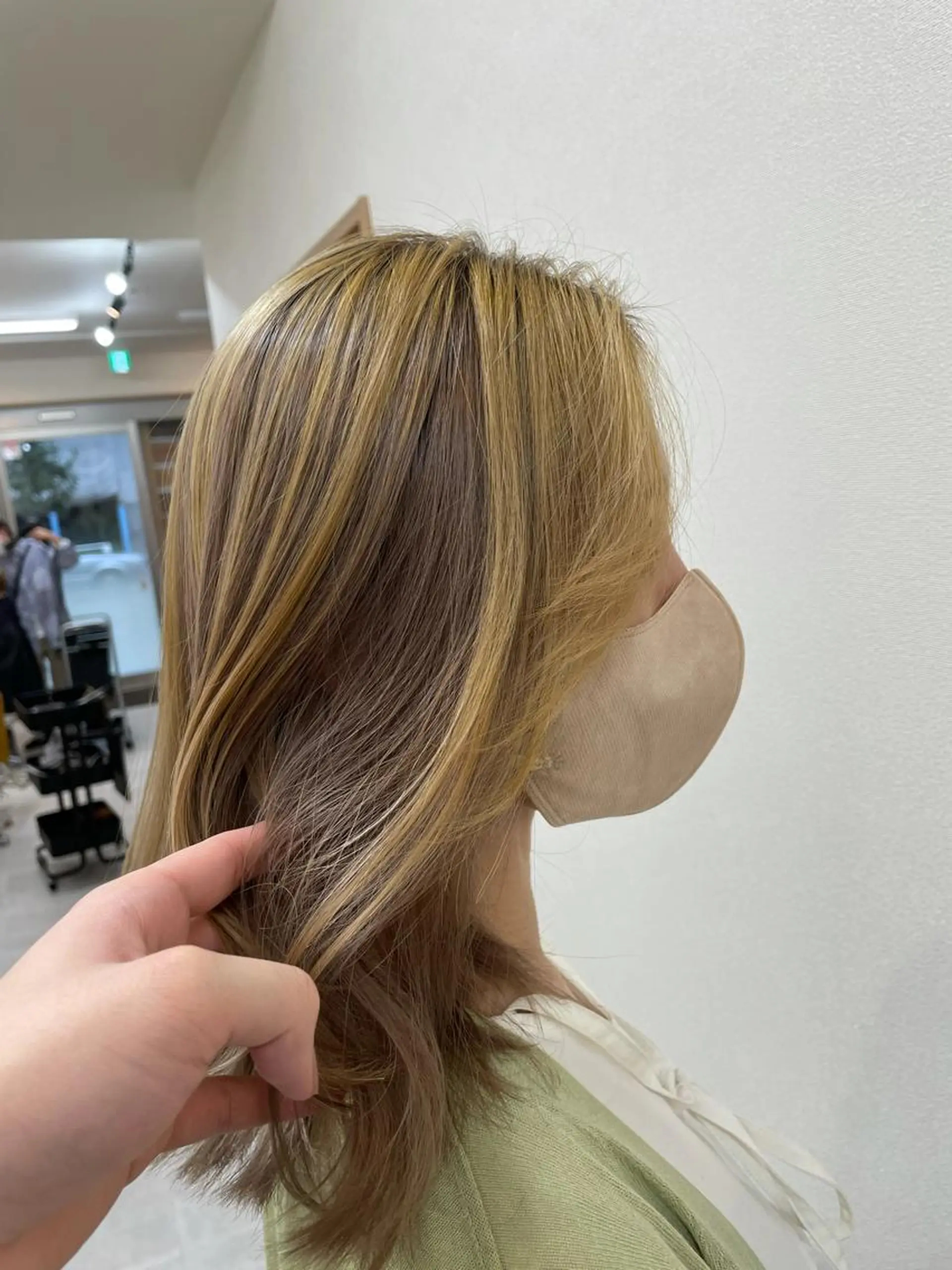 カラー ブリーチ イエローカラー 関根 陽平のヘアスタイル