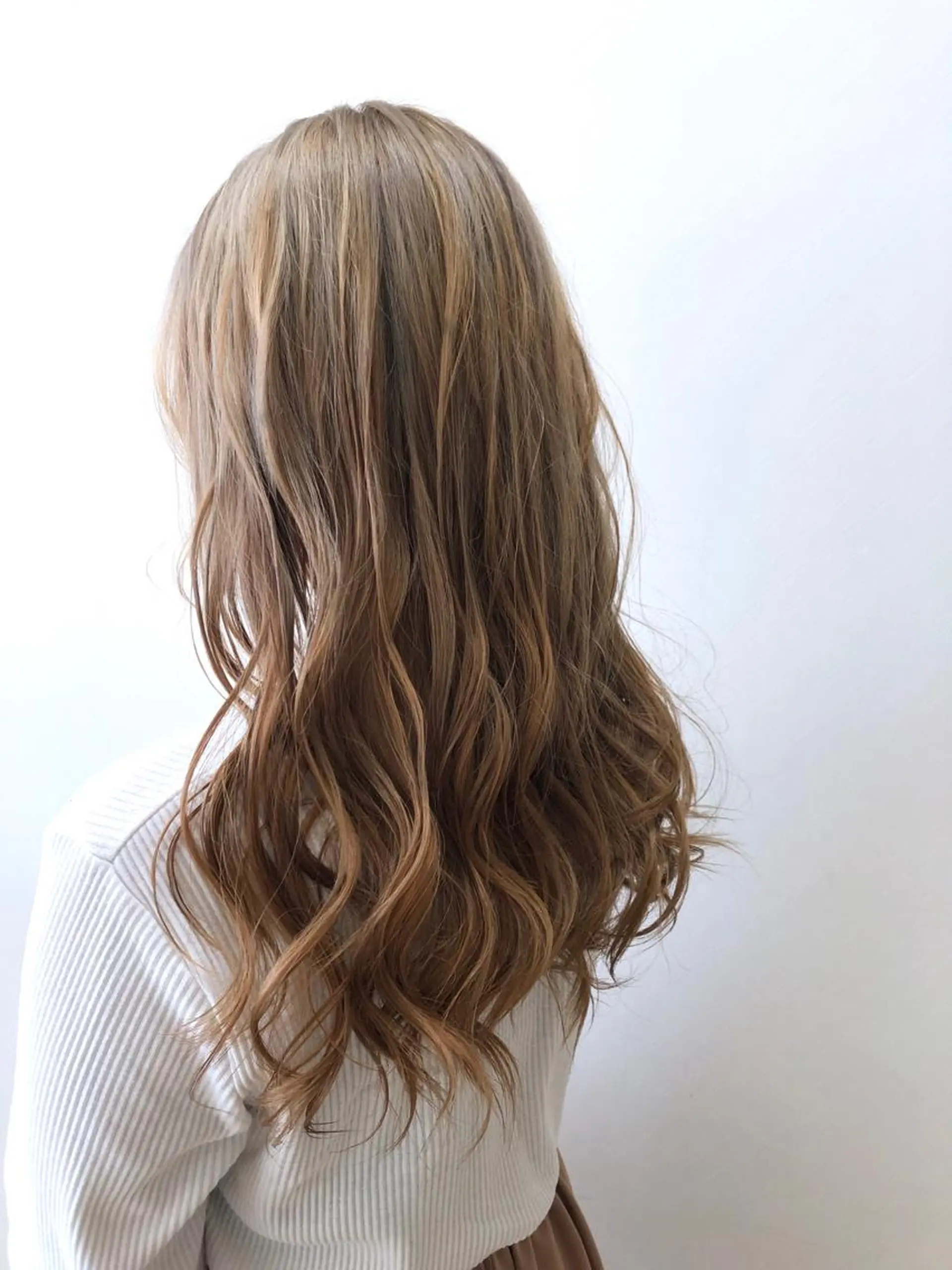 ロング カラー ベージュカラー ブリーチ ケアブリーチ ミルクティーベージュ 🌈ぷる艶カラー🌈 髪質改善👑柳沼尚貴のヘアスタイル