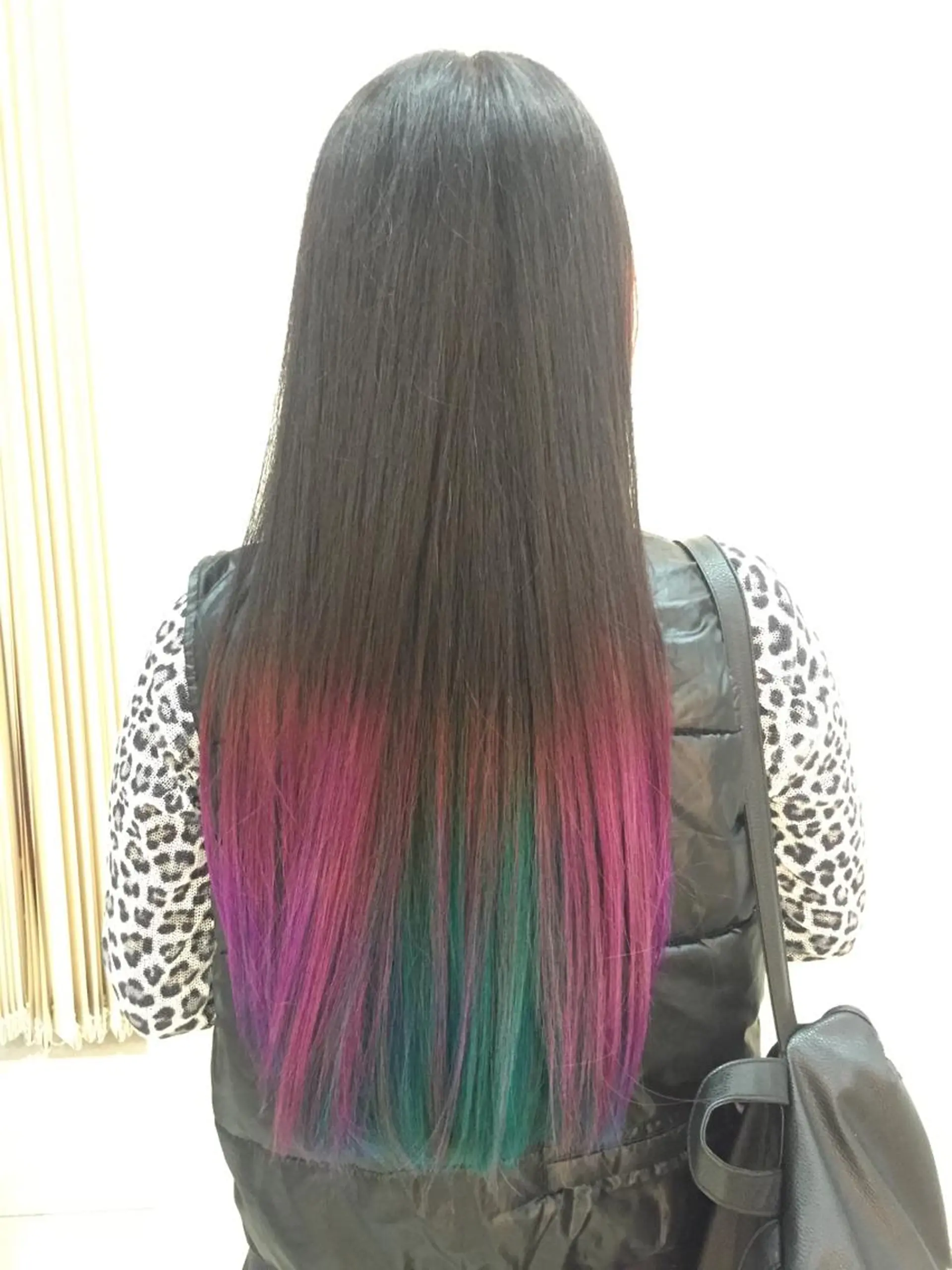 ロング カラー ブルーカラー グラデーションカラー ピンクカラー バイオレットカラー 松本 明日可のヘアスタイル