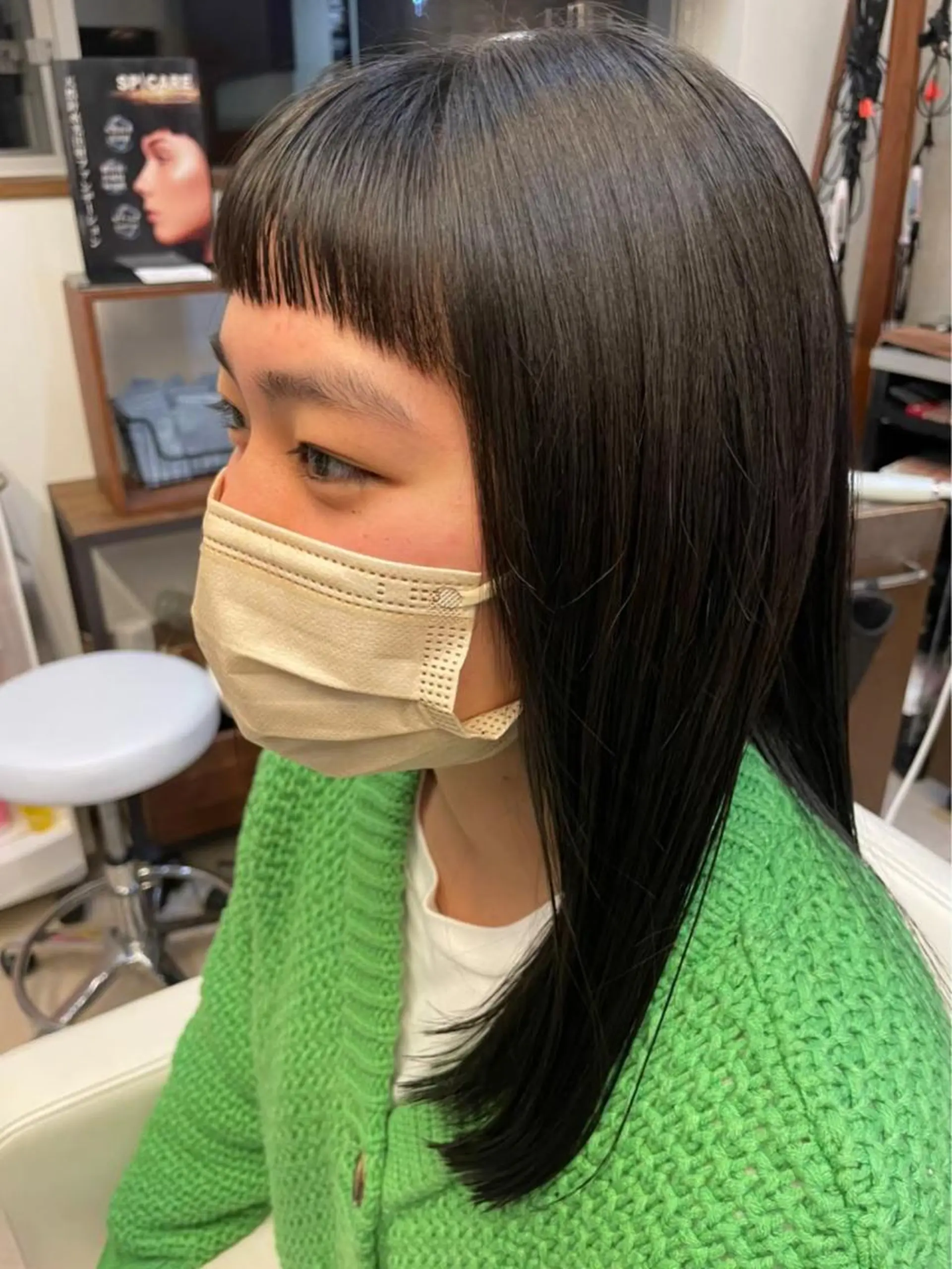 セミロング 縮毛矯正 秋元 菜摘のヘアスタイル