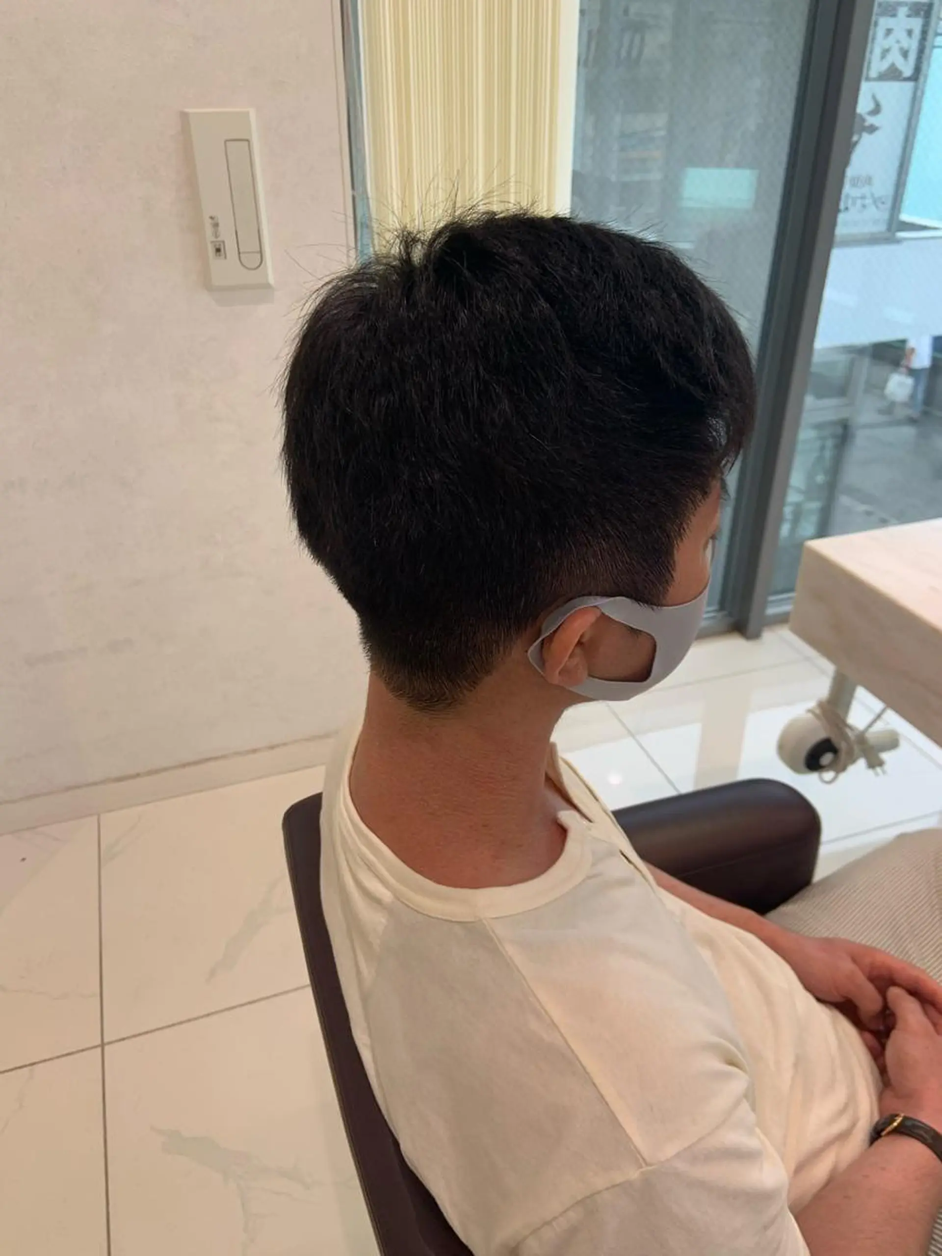 ショート パーマ メンズ ハイトーンカラー🤍 山下 優華のヘアスタイル