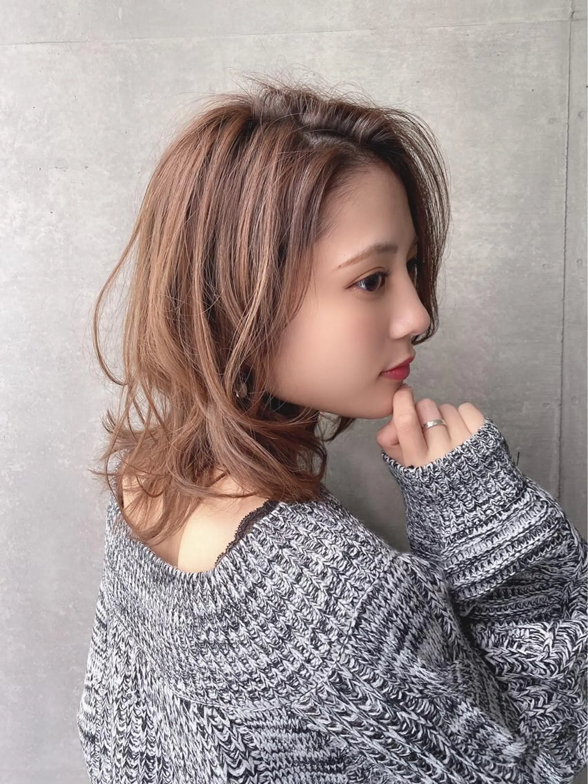 ミディアム ミディアムレイヤー くびれヘア レイヤーカット レイヤー/ボブ 高嶋 優のヘアスタイル