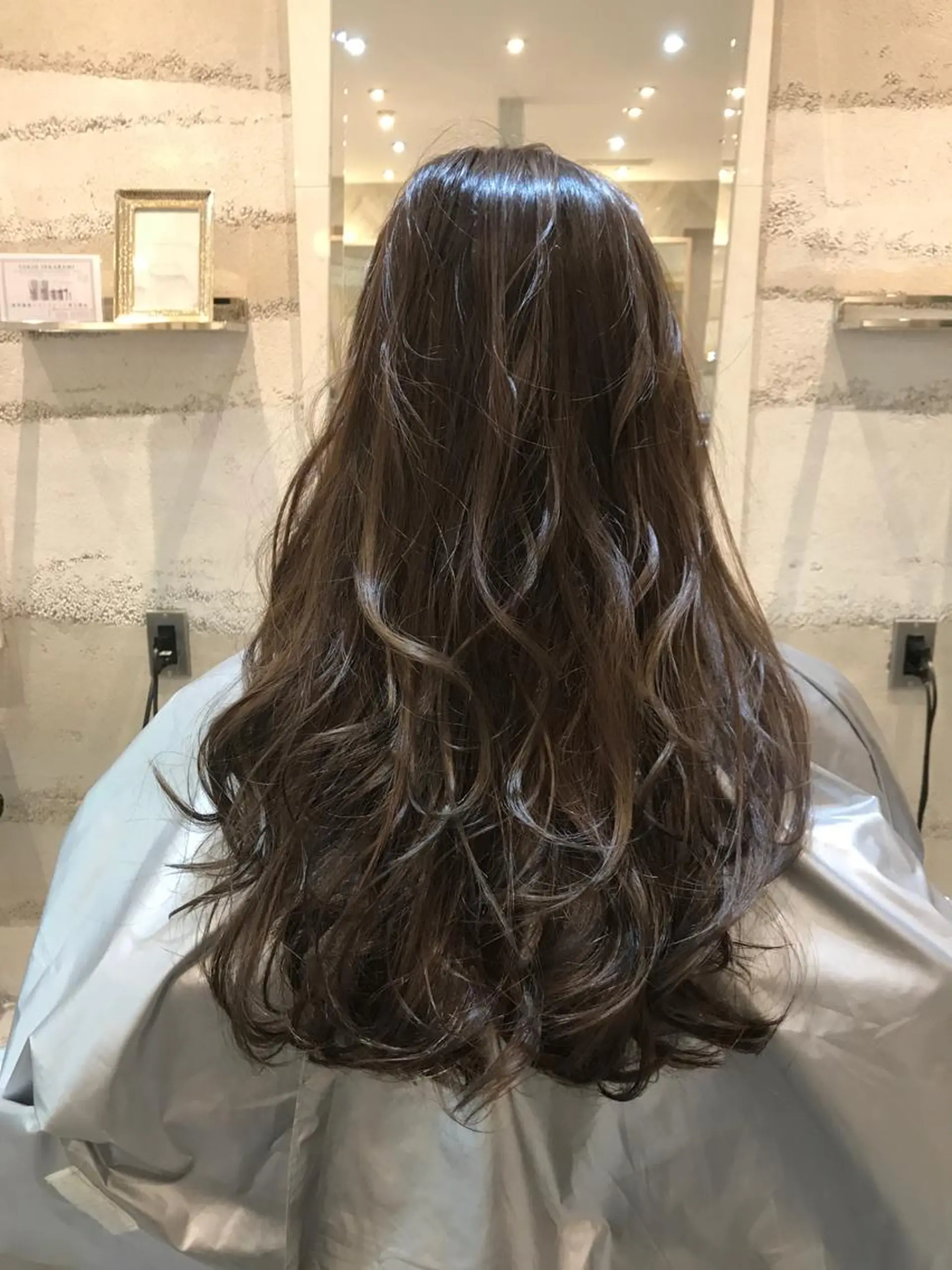 セミロング カラー グラデーションカラー グレージュ ハイライトカラー ハイライト 髪質改善・艶髪特化 木村侑平のヘアスタイル