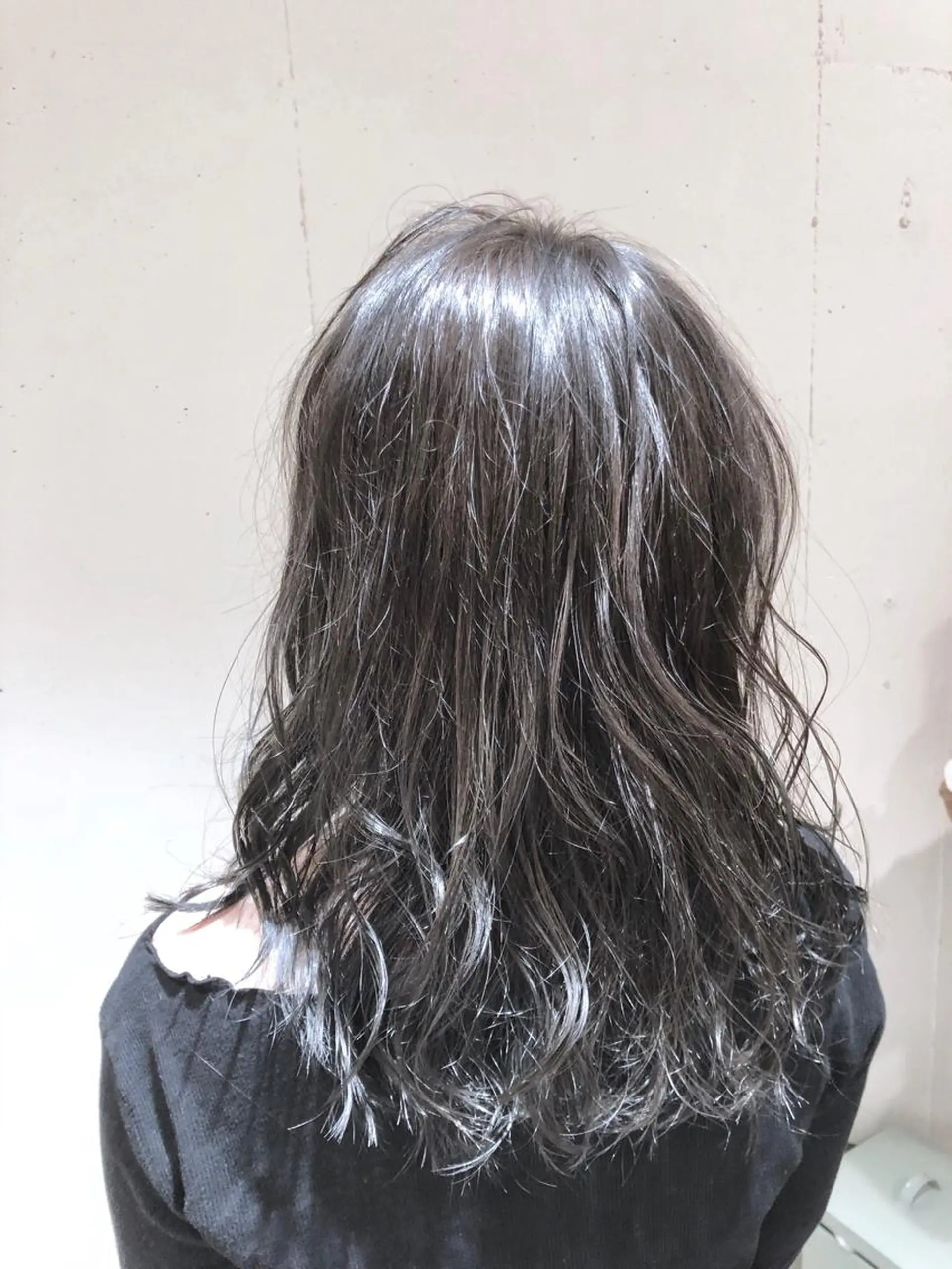 ミディアム カラー パーマ ヘアアレンジ ミディアムパーマ バレイヤージュ 黒髪 透明感カラー グラデーションカラー 【ツヤ髪美容師】 ツダケイスケのヘアスタイル