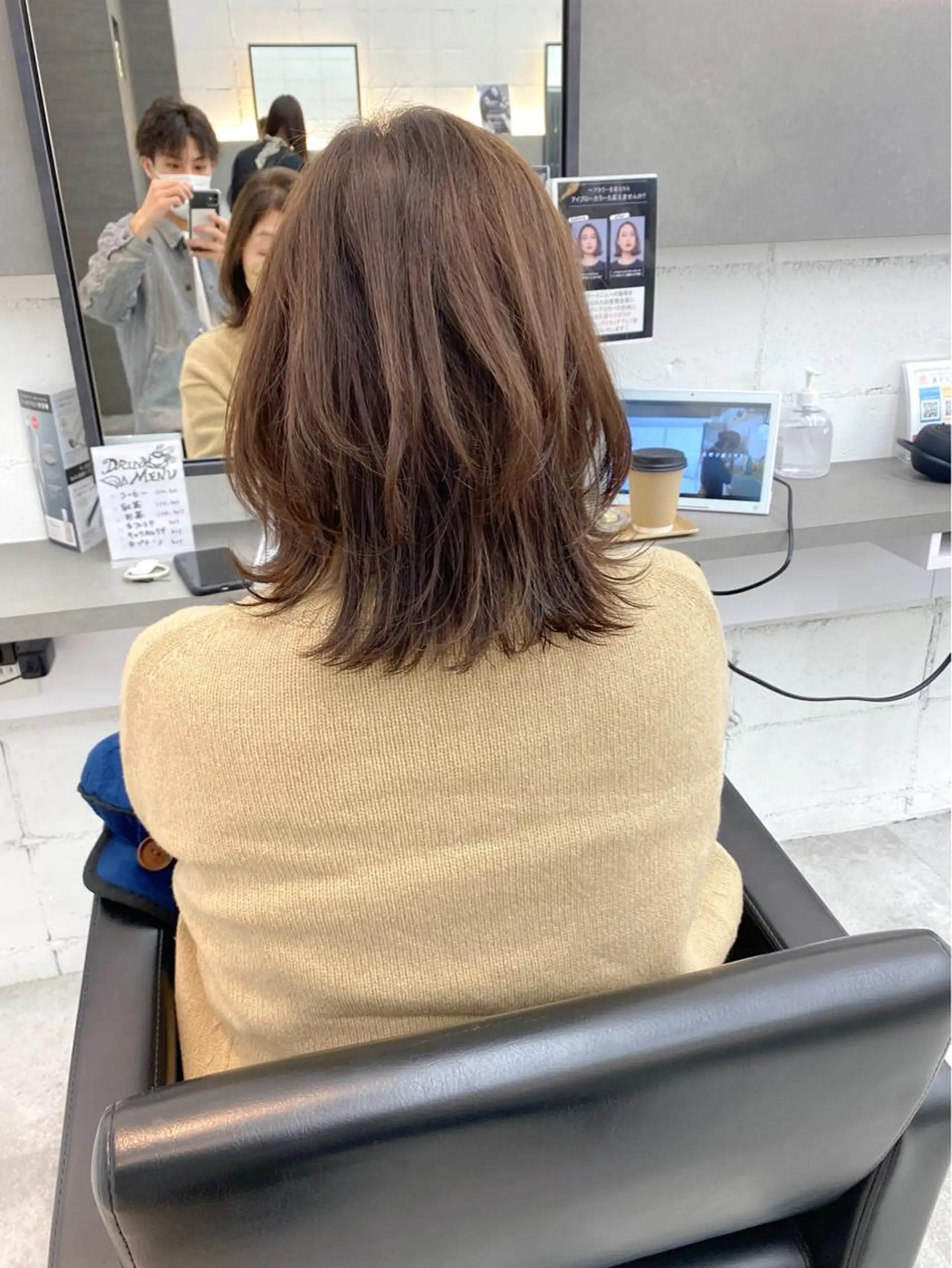 ミディアム カラー ヘアアレンジ 韓国🇰🇷レイヤー カットオリーブカラーのヘアスタイル