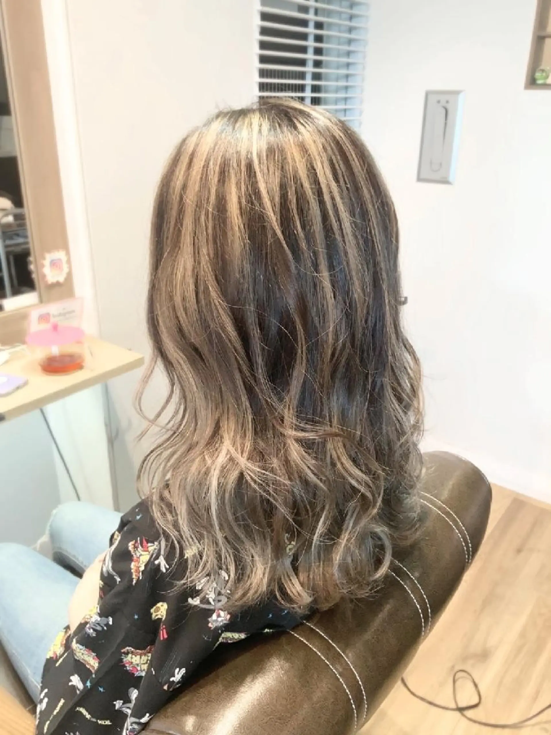 カラー ブリーチ ハイライトカラー ヘアカラー トリートメント 堀 望美のヘアスタイル