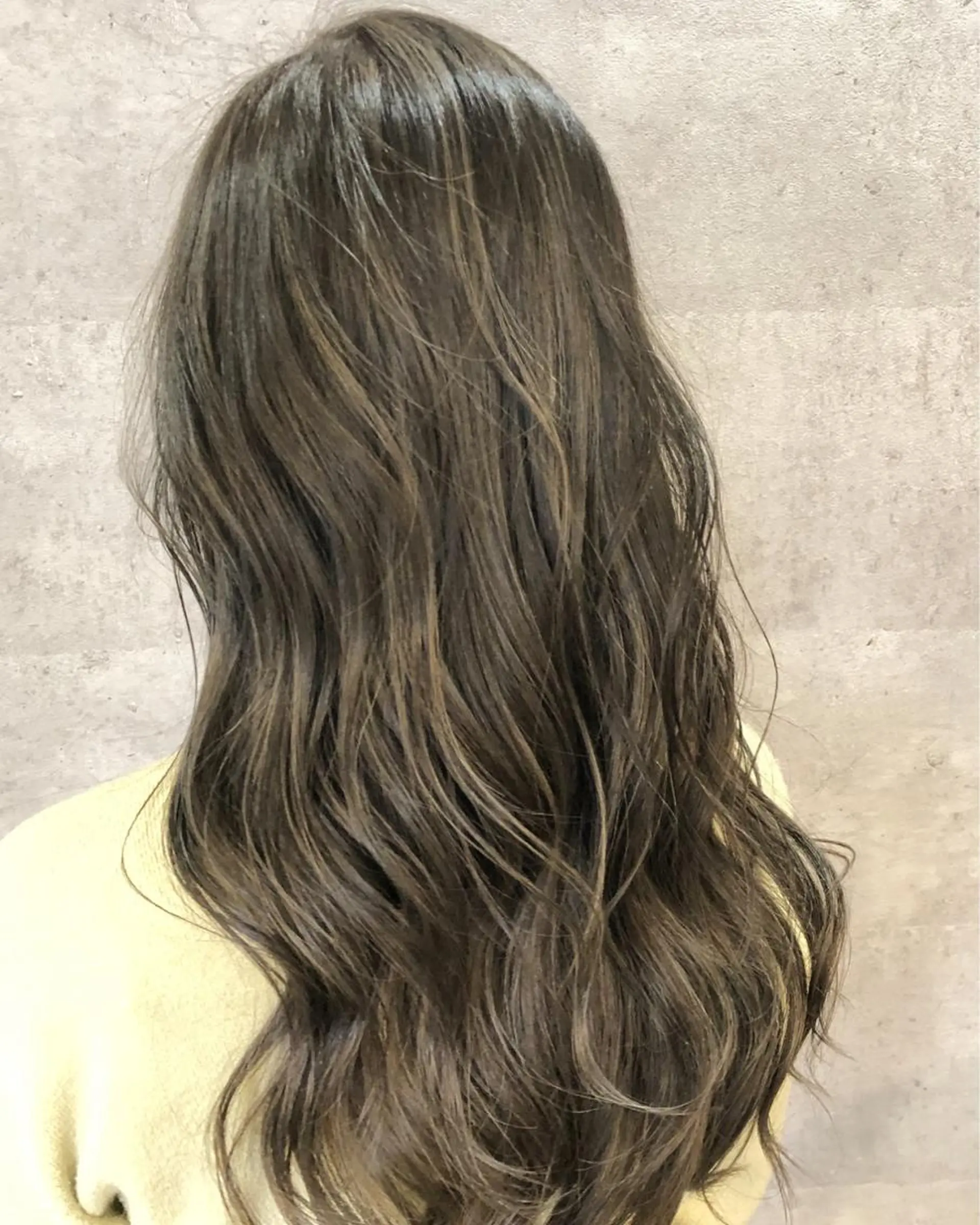 ロング カラー アディクシーカラー ブリーチ ケアブリーチ グレージュ ハイライトカラー 髪質改善で 憧れの潤艶美髪にのヘアスタイル