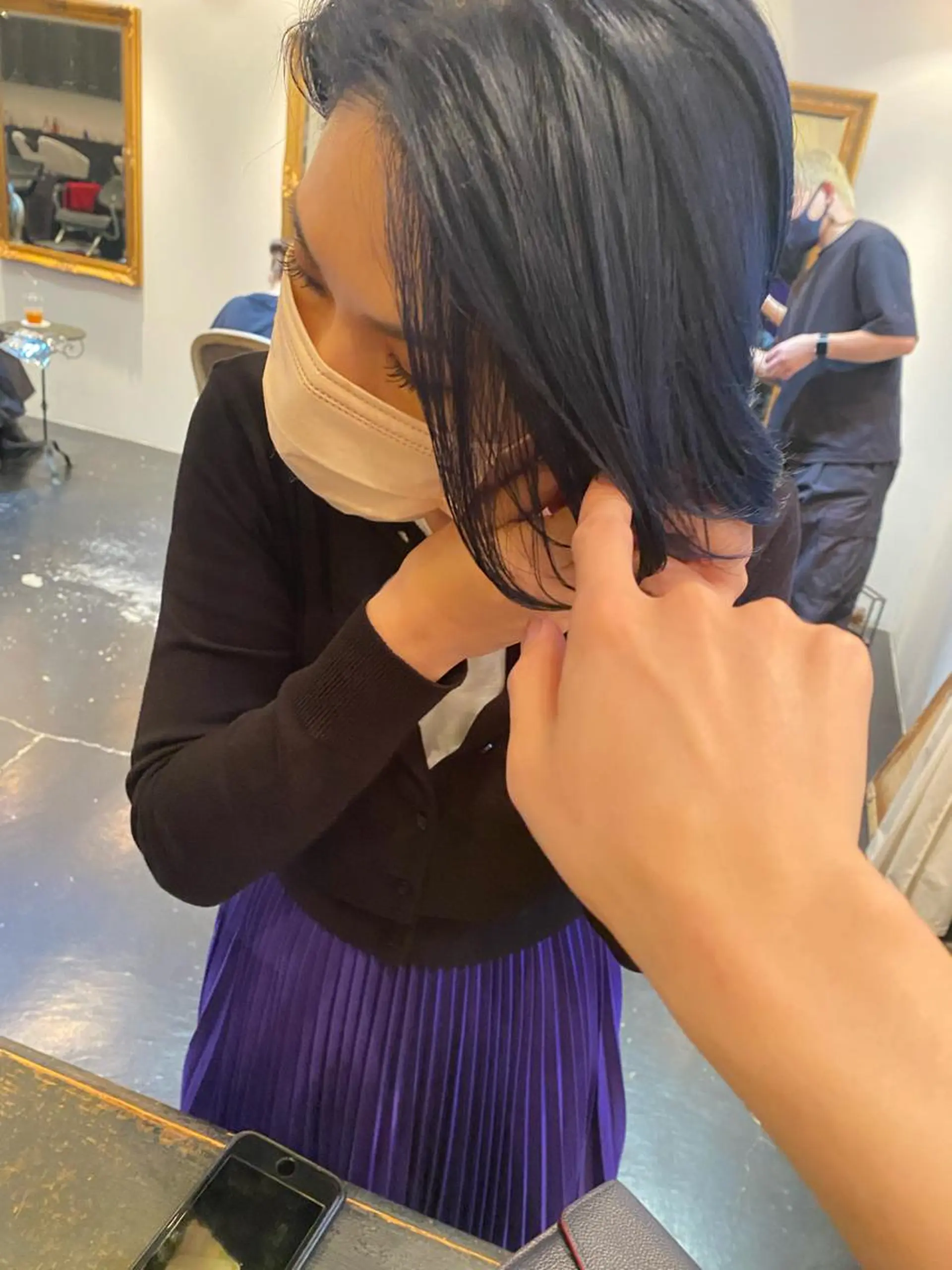 ショート カラー ブリーチ ネイビーカラー tonari 梅田、中崎町のヘアスタイル