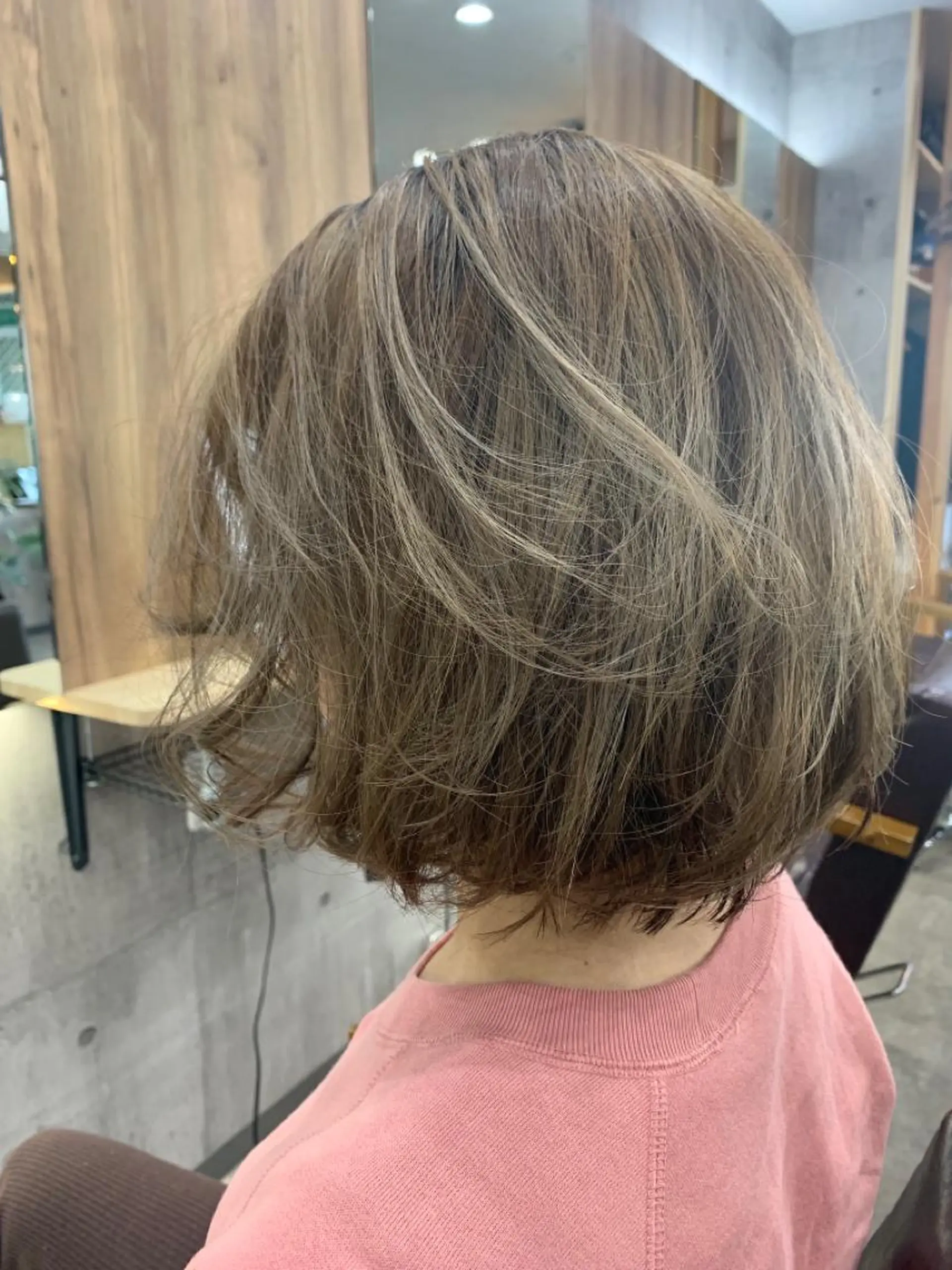 ショート カラー バレイヤージュ ブリーチ ケアブリーチ ダブルカラー イヤリングカラー ヘアカラー hair salon mementoのヘアスタイル