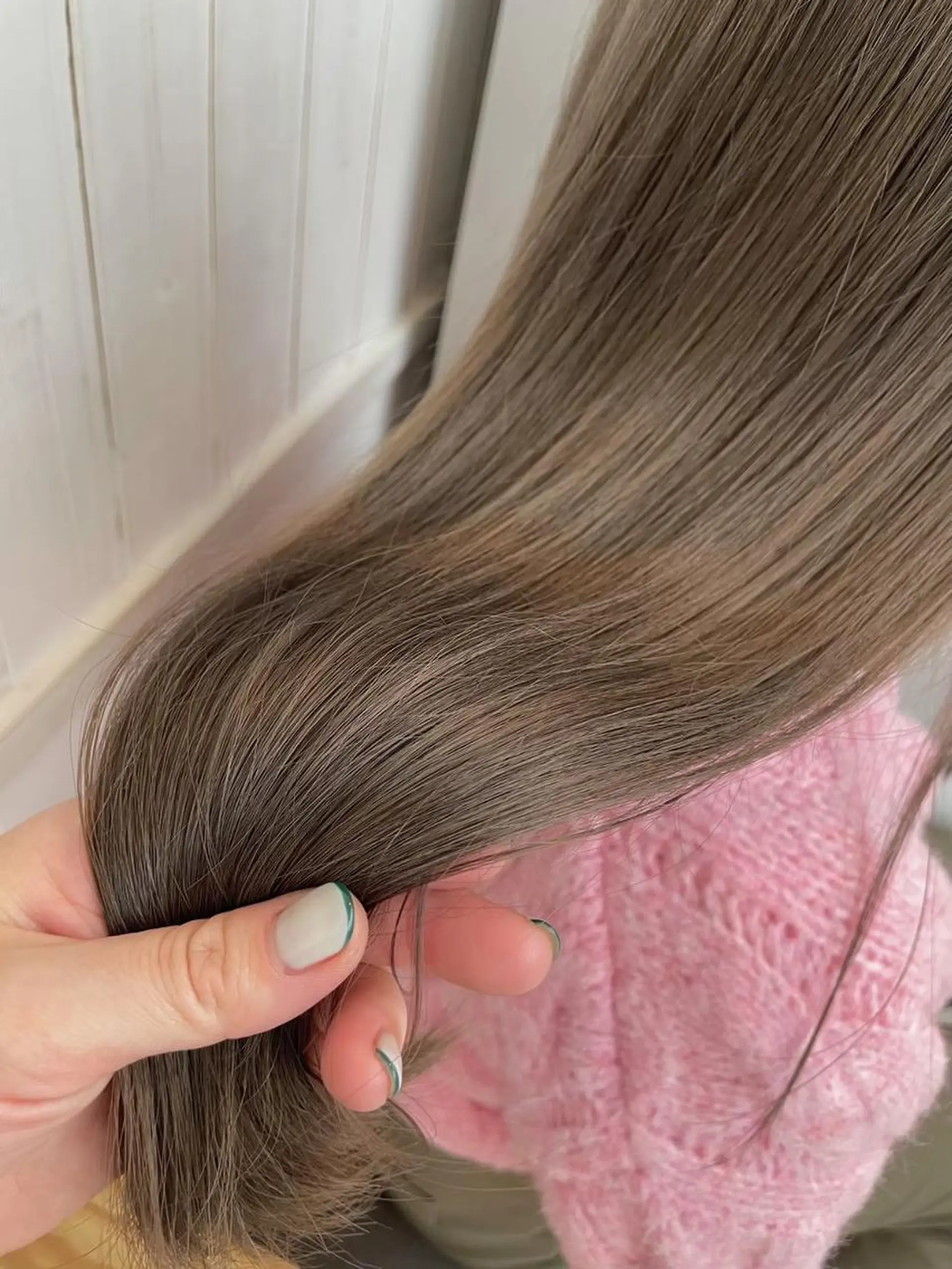 ロング パーマ カラー ベージュカラー イルミナカラー オリーブベージュ ヨシンモリ ロング newi grande 横浜店のヘアスタイル