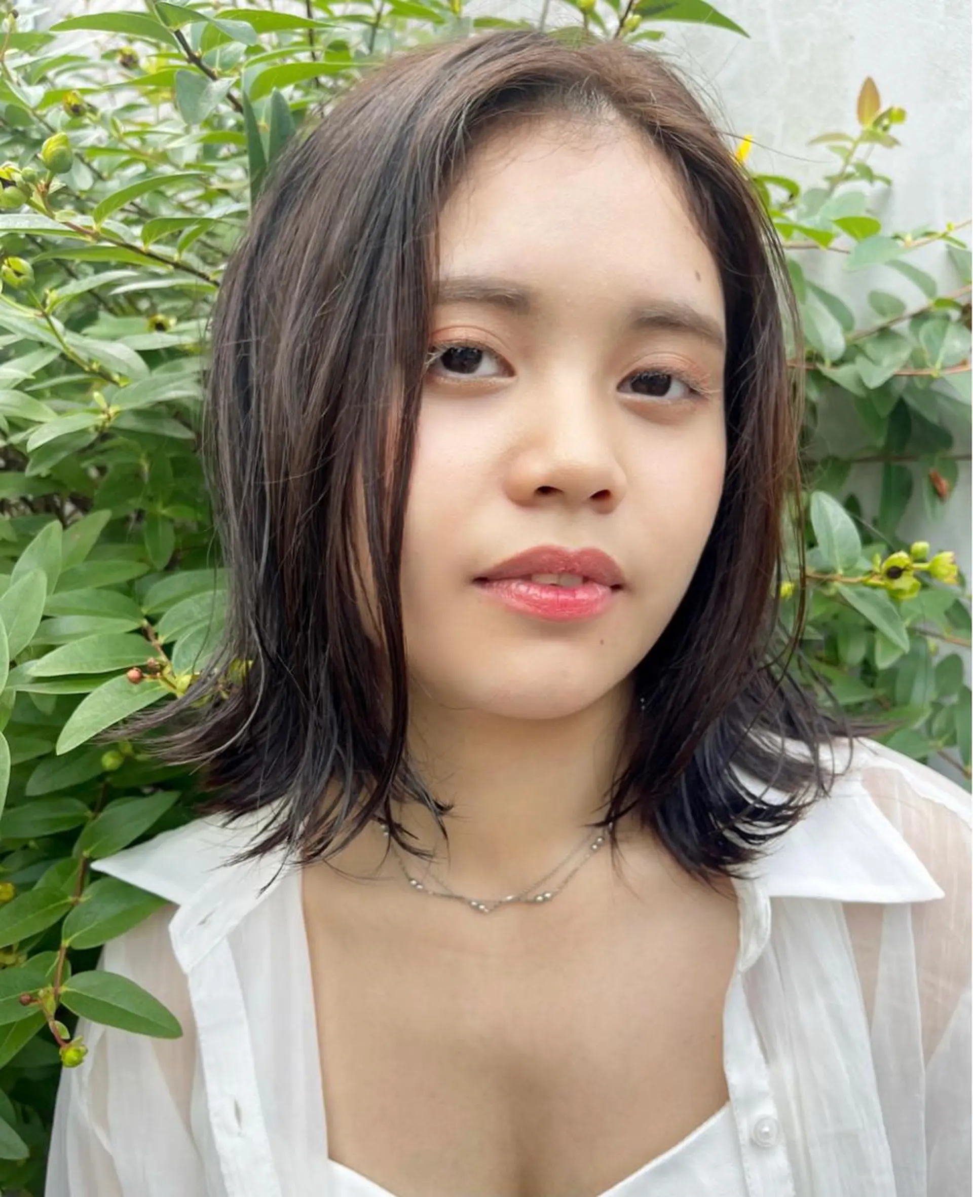 ミディアム かきあげバング 由比藤理子 ブリーチカラー🌈のヘアスタイル