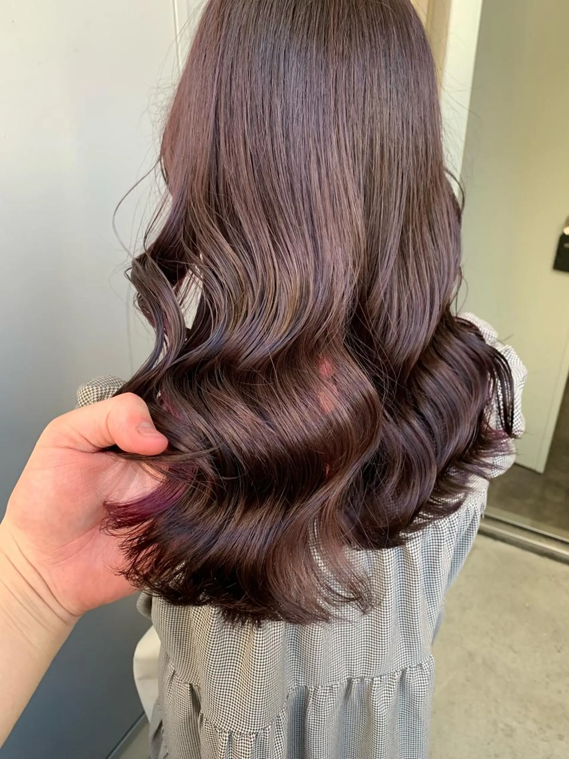 カラー 地毛風縮毛矯正飛我 赤み無し透明感ヘアのヘアスタイル