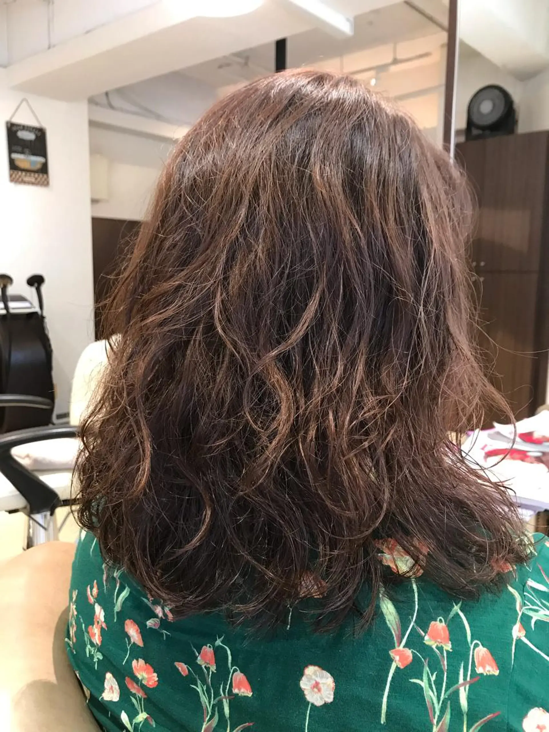 ミディアム ミディアムパーマ newi saLyu 片岡ふきのヘアスタイル