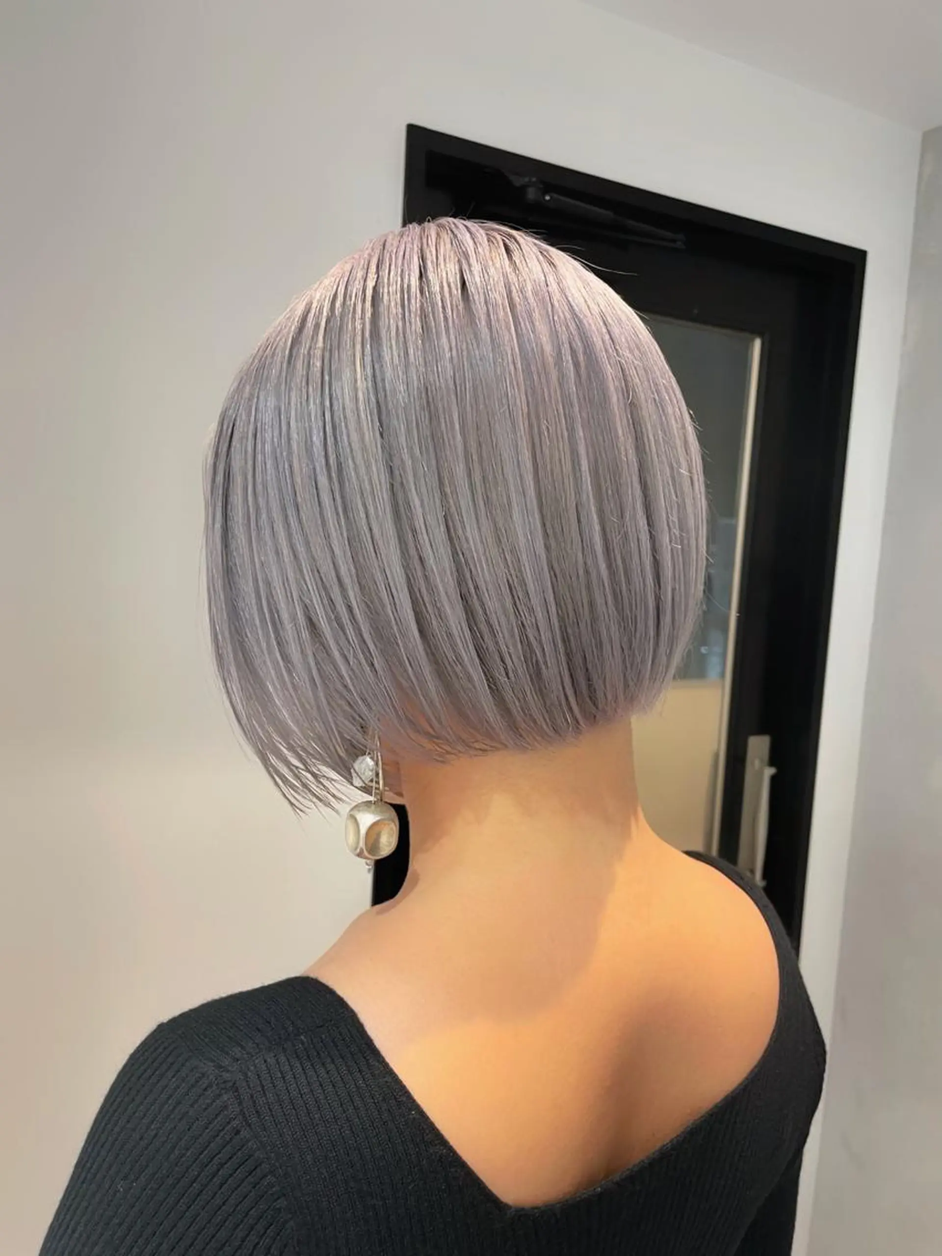 ショート カラー シルバー ホワイトシルバー ボブ ショートヘア カット ヘアカラー トリートメント ヘアセット メンズ特化 パーマ/オザワのヘアスタイル