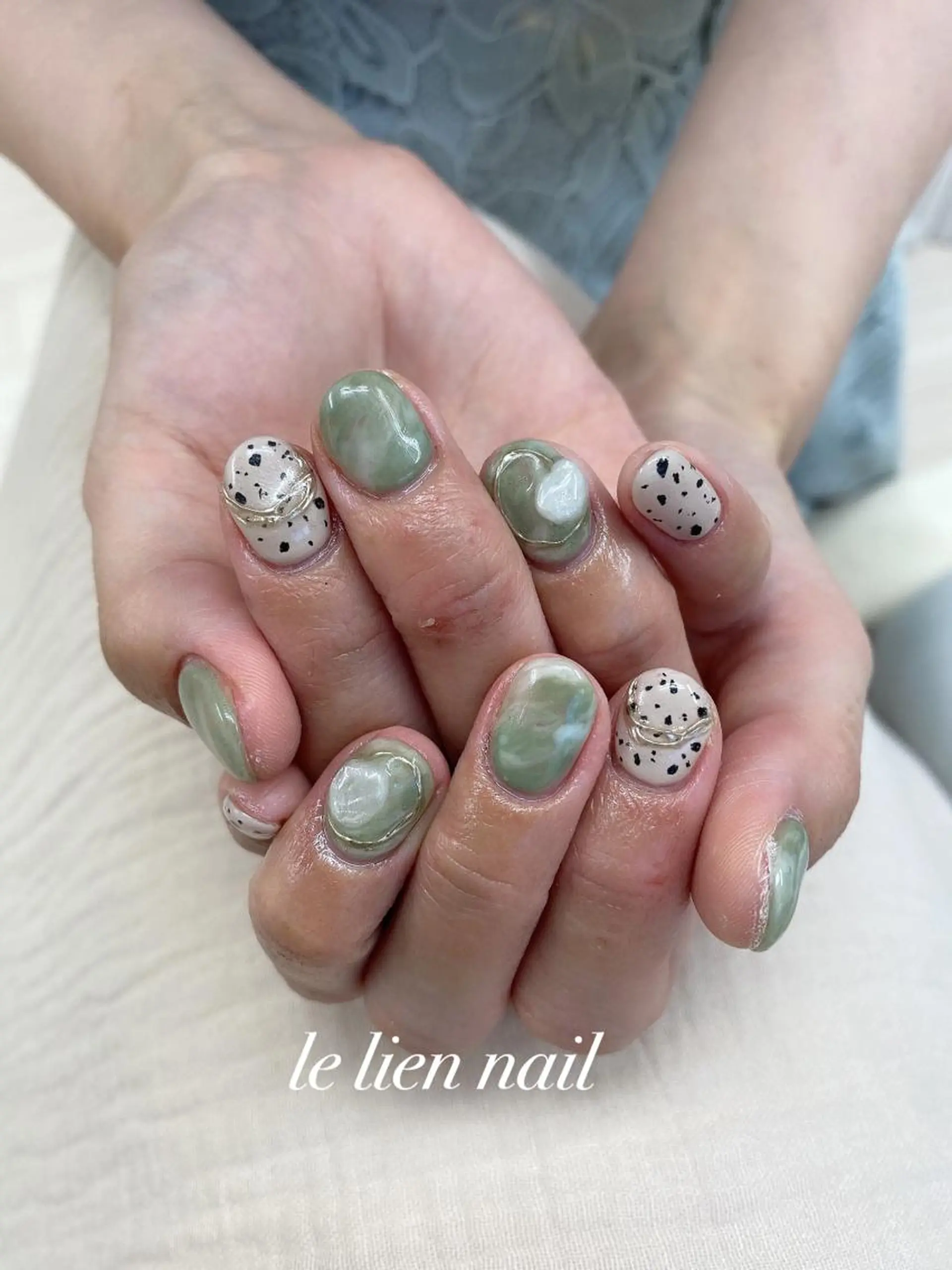ネイル アートネイル グリーン ニュアンスネイル le lien nailのネイルデザイン