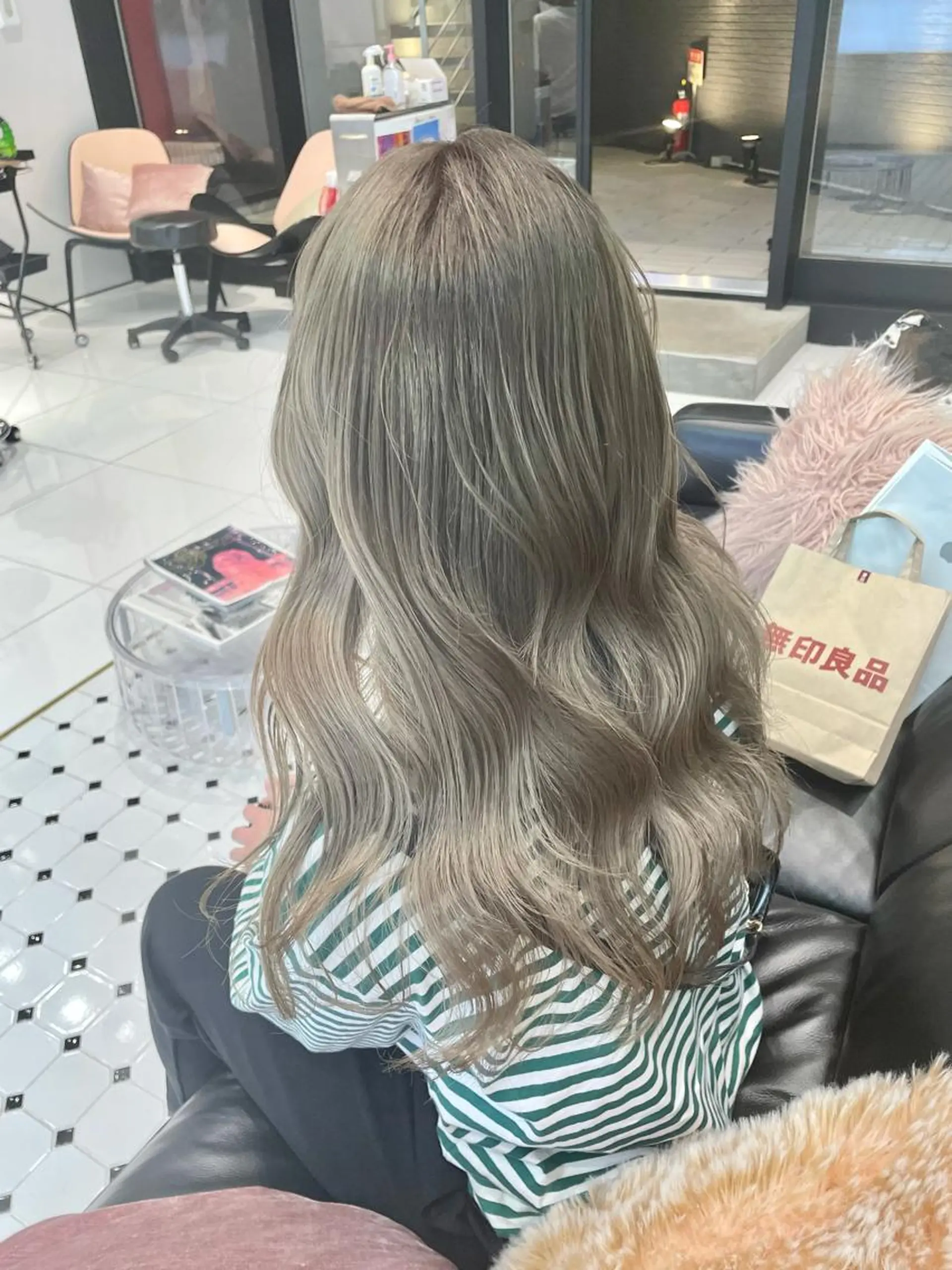 ロング カラー ヘアアレンジ シルバー ハッシュカット/ 韓国ヘア☽⋰mahoのヘアスタイル
