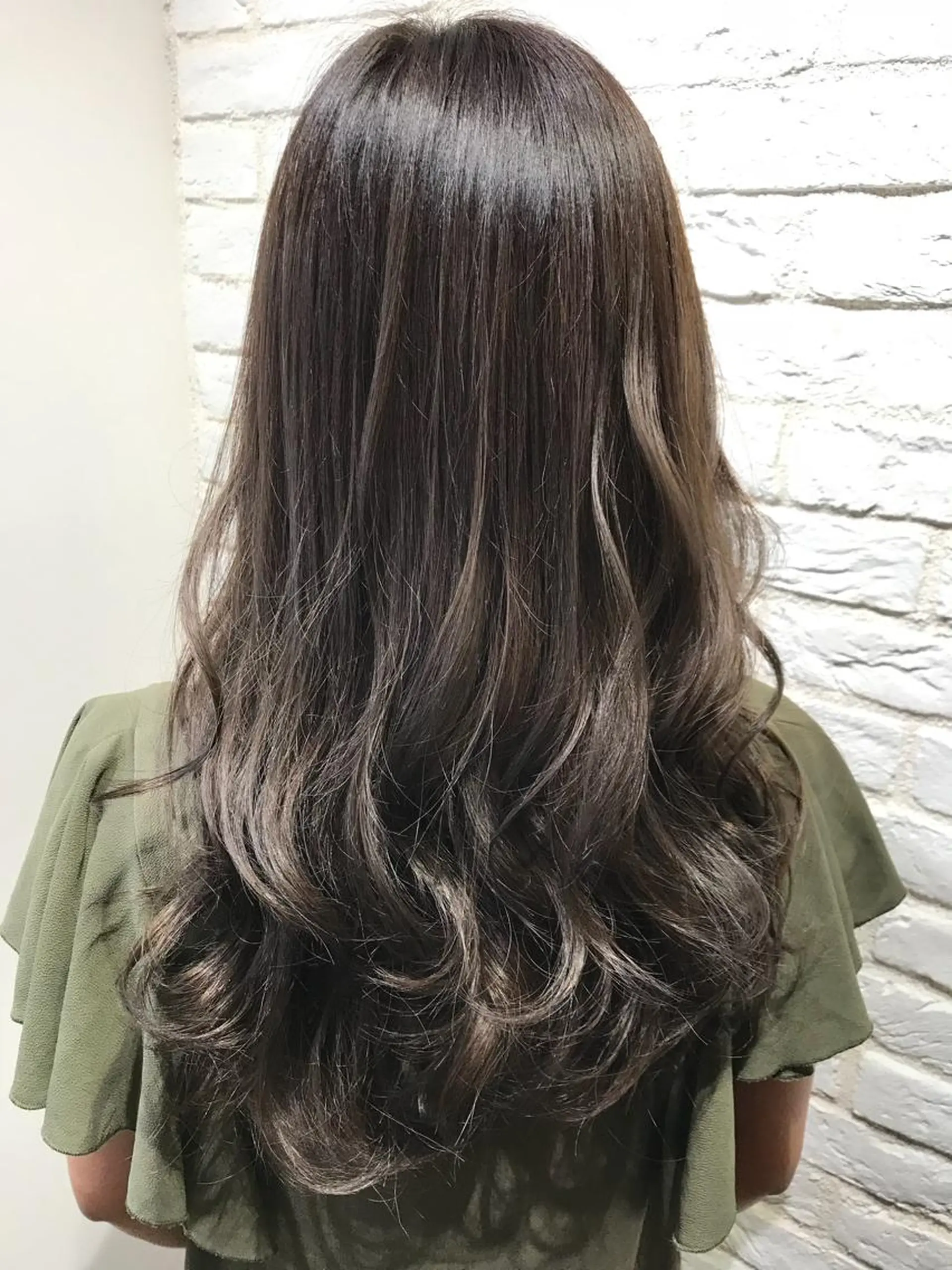 セミロング カラー UMEDA FIGAROのヘアスタイル