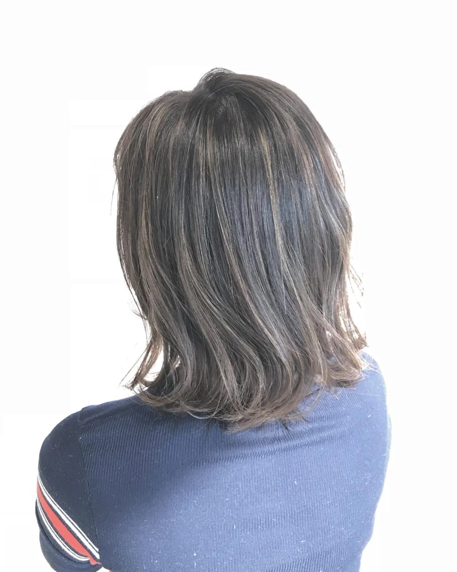 ミディアム カラー 黒髪 ブルーカラー ブルーブラック ハイライトカラー ハイライト ヘアカラー Miru by INCE HAIRのヘアスタイル