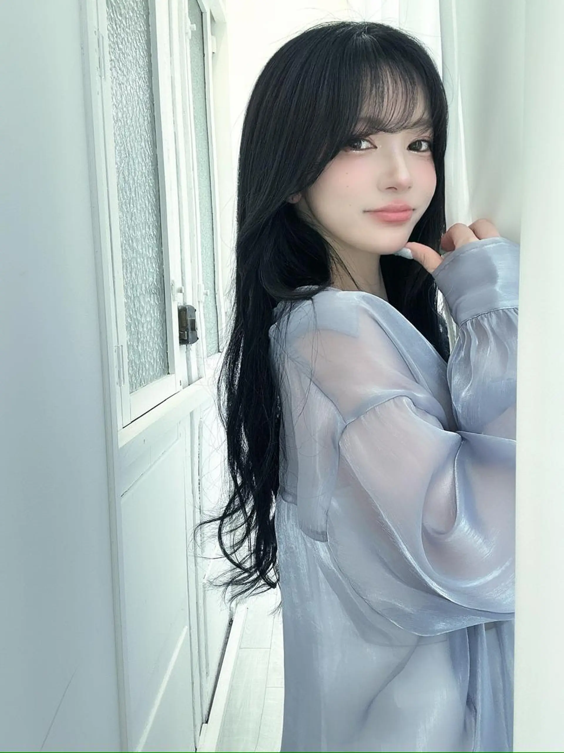 ロング カラー 黒髪 ブルーカラー ブルーブラック 顔まわりレイヤー 韓国風ヘア カット ヘアカラー トリートメント 田中 アキオのヘアスタイル