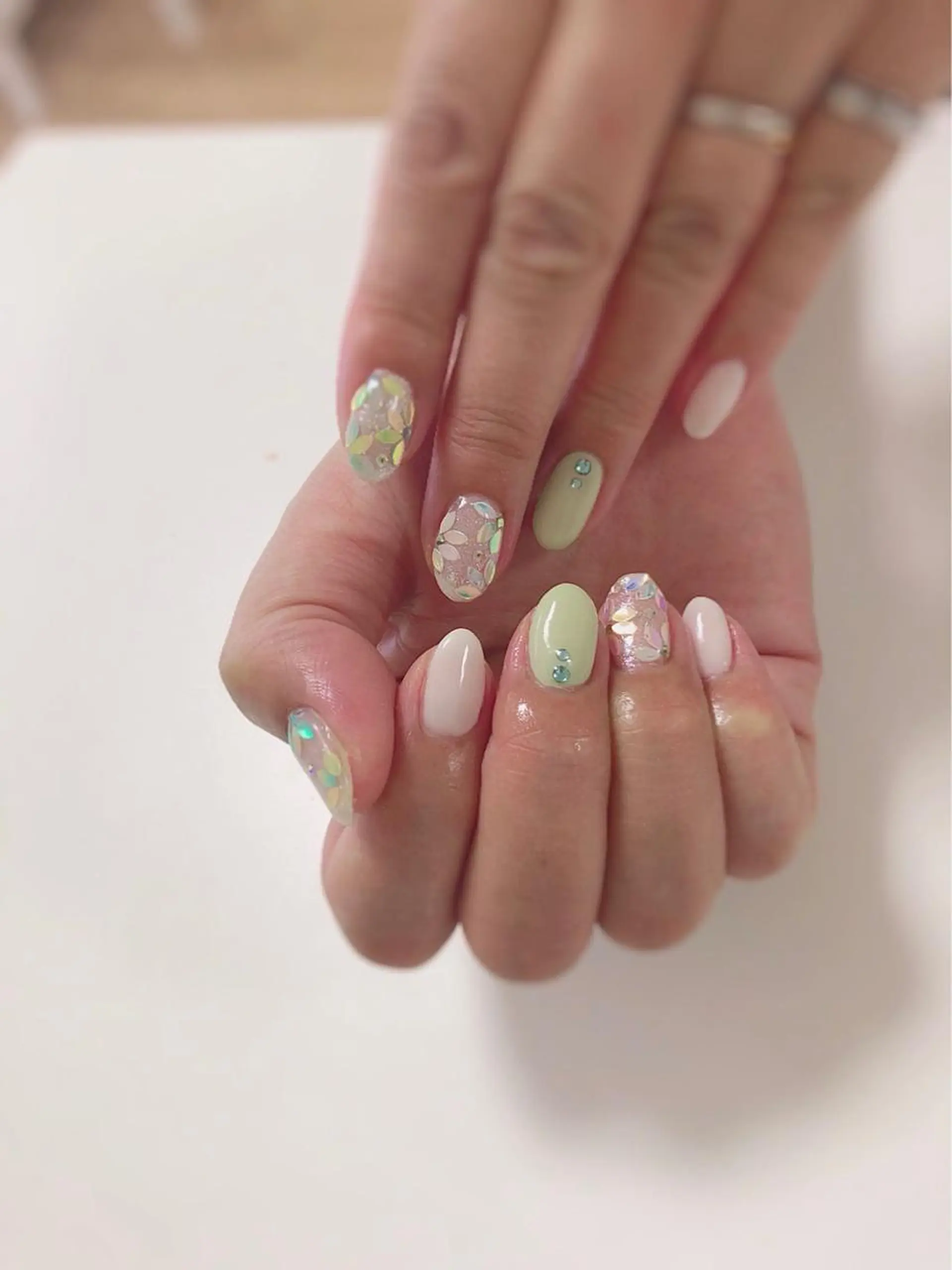 ネイル アートネイル 長さ出し フットネイル グリーン ニュアンスネイル Lily Roseスタッフ一同のマツエク・マツパデザイン