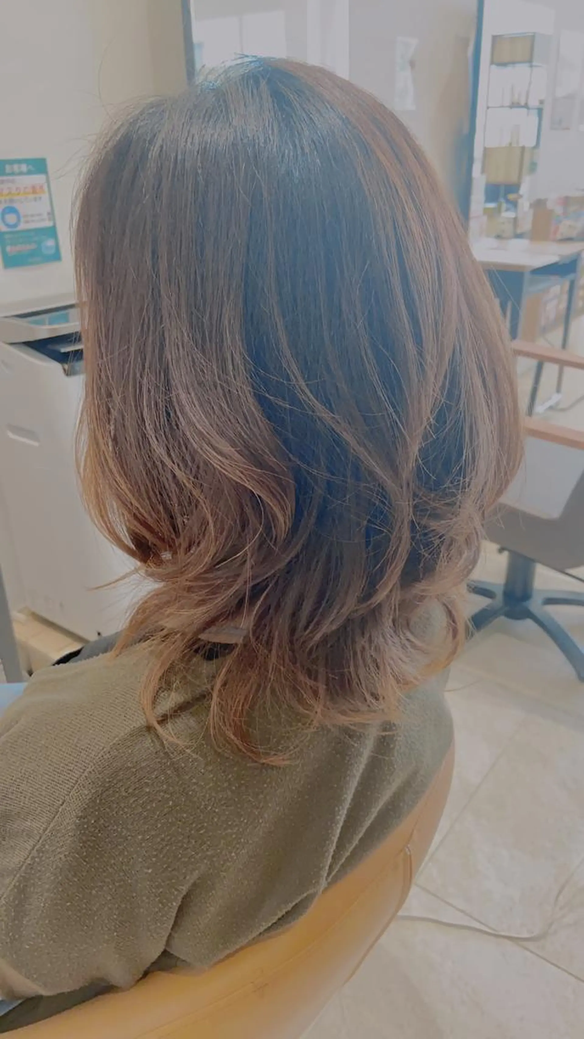 ミディアム 横田 まおのヘアスタイル