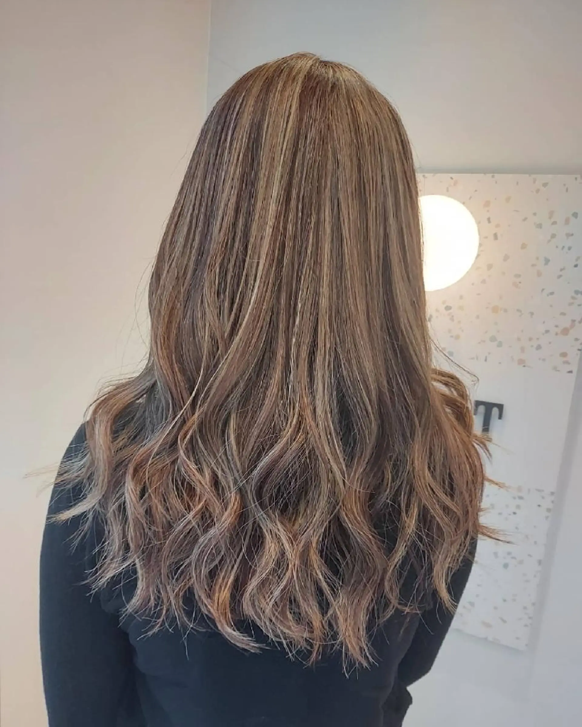 ロング カラー ベージュカラー ハイライトカラー ミルクティーベージュ ハイライト ブリーチ・ハイトーン 特化🎉内山のヘアスタイル