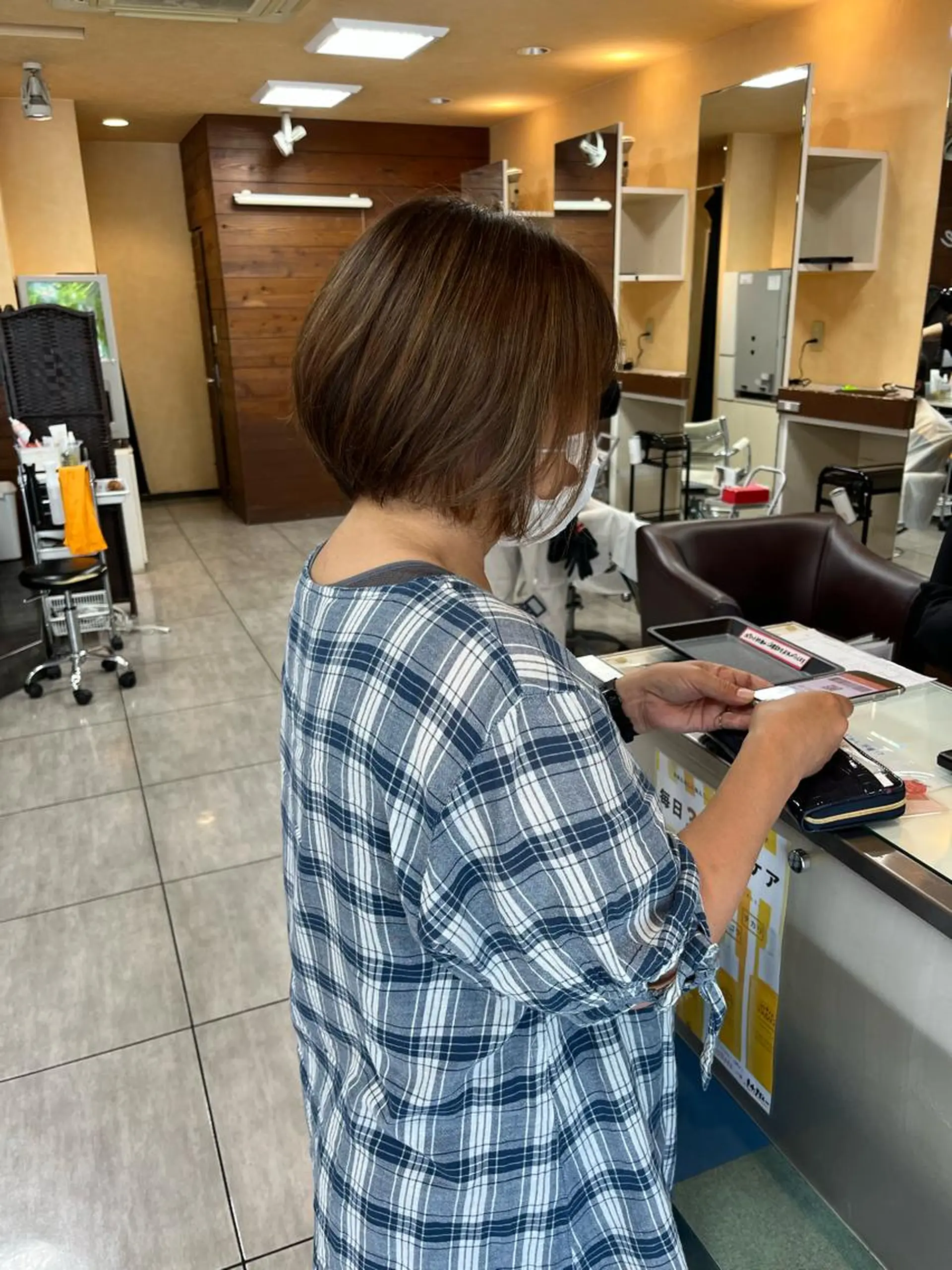 ショート カラー インナー×縮毛矯正 ピンクカラー澤井里菜のヘアスタイル