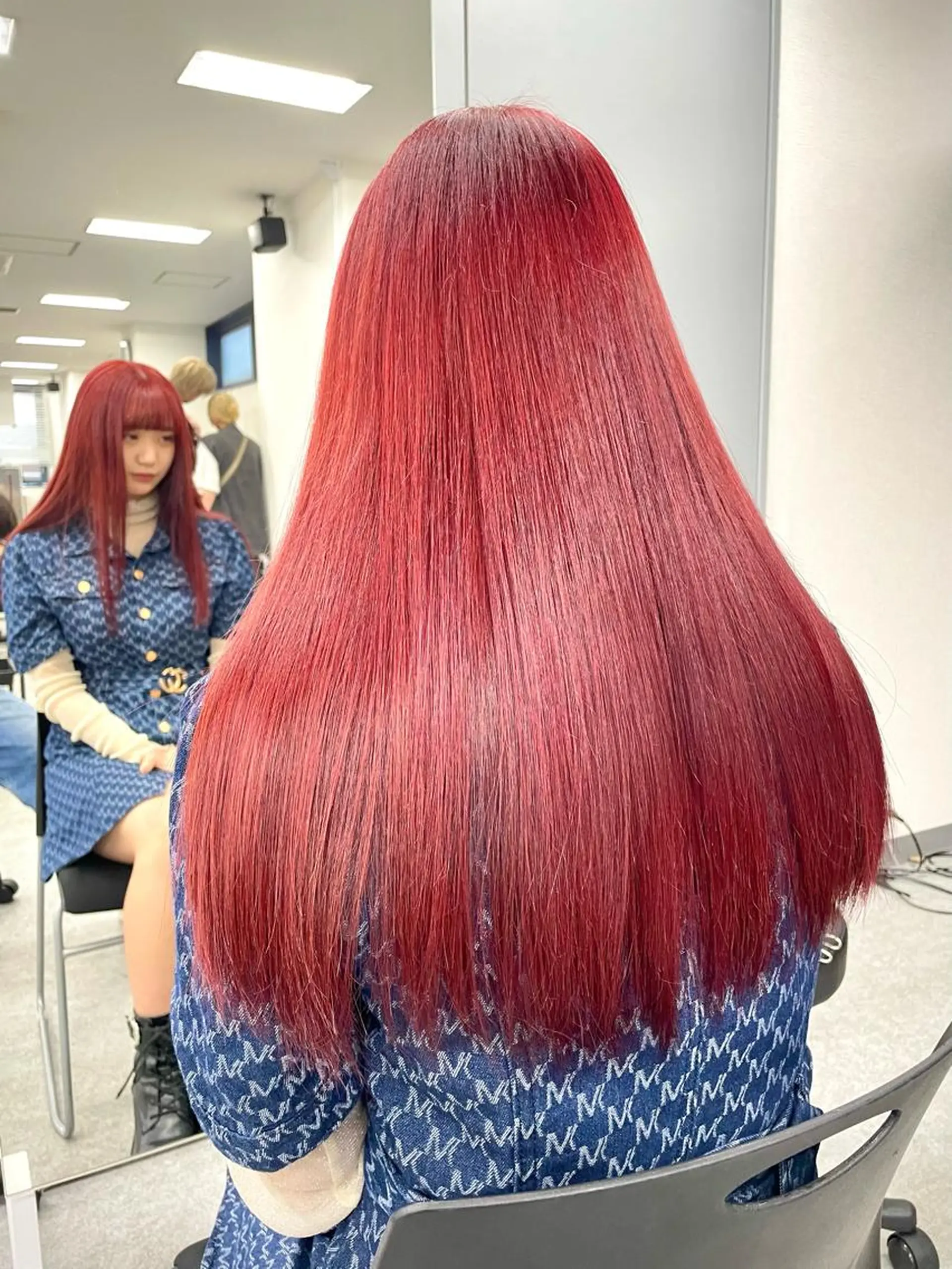 ロング カラー アッシュ ベージュカラー 黒髪 ブリーチ ブルーカラー 渋谷/透明感カラー /半個室/こうめいのヘアスタイル