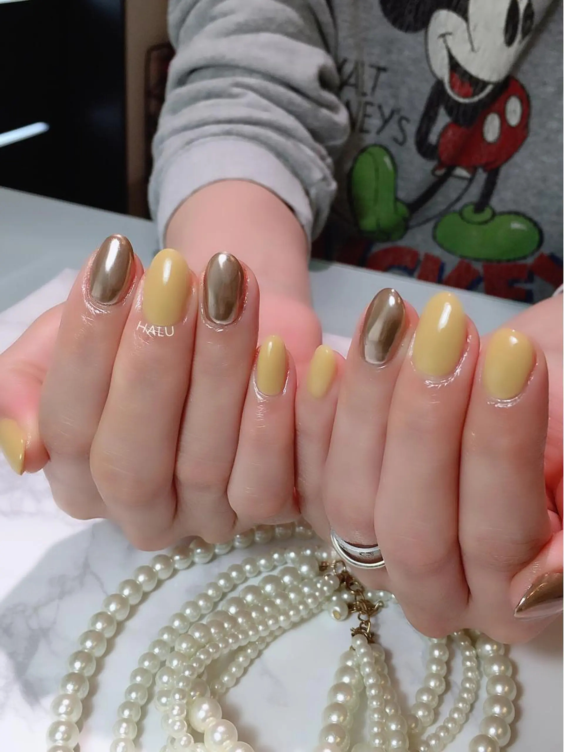 ネイル ミラーネイル 黄色 HALU ハルのネイルデザイン