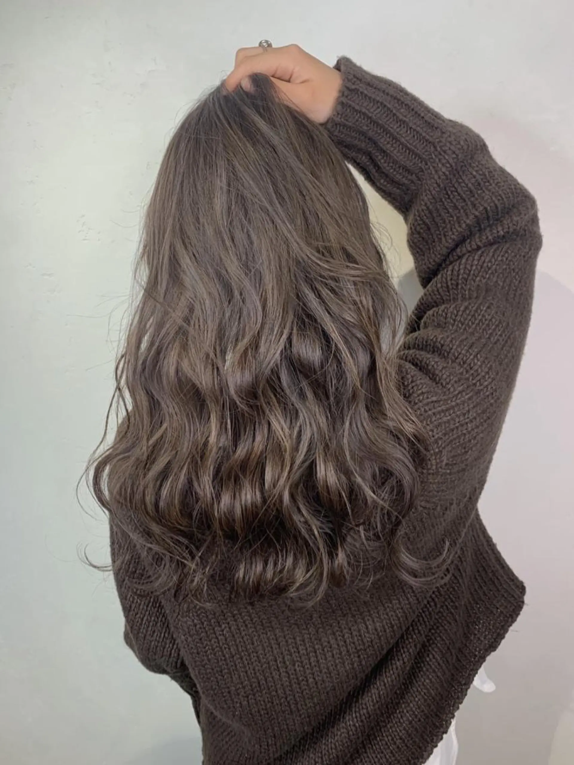 セミロング ボブ 斜めバング 外国人風カラー 伸ばしかけ レイヤーカット ＿WHITE鳳店 アンダーバーホワイトのヘアスタイル