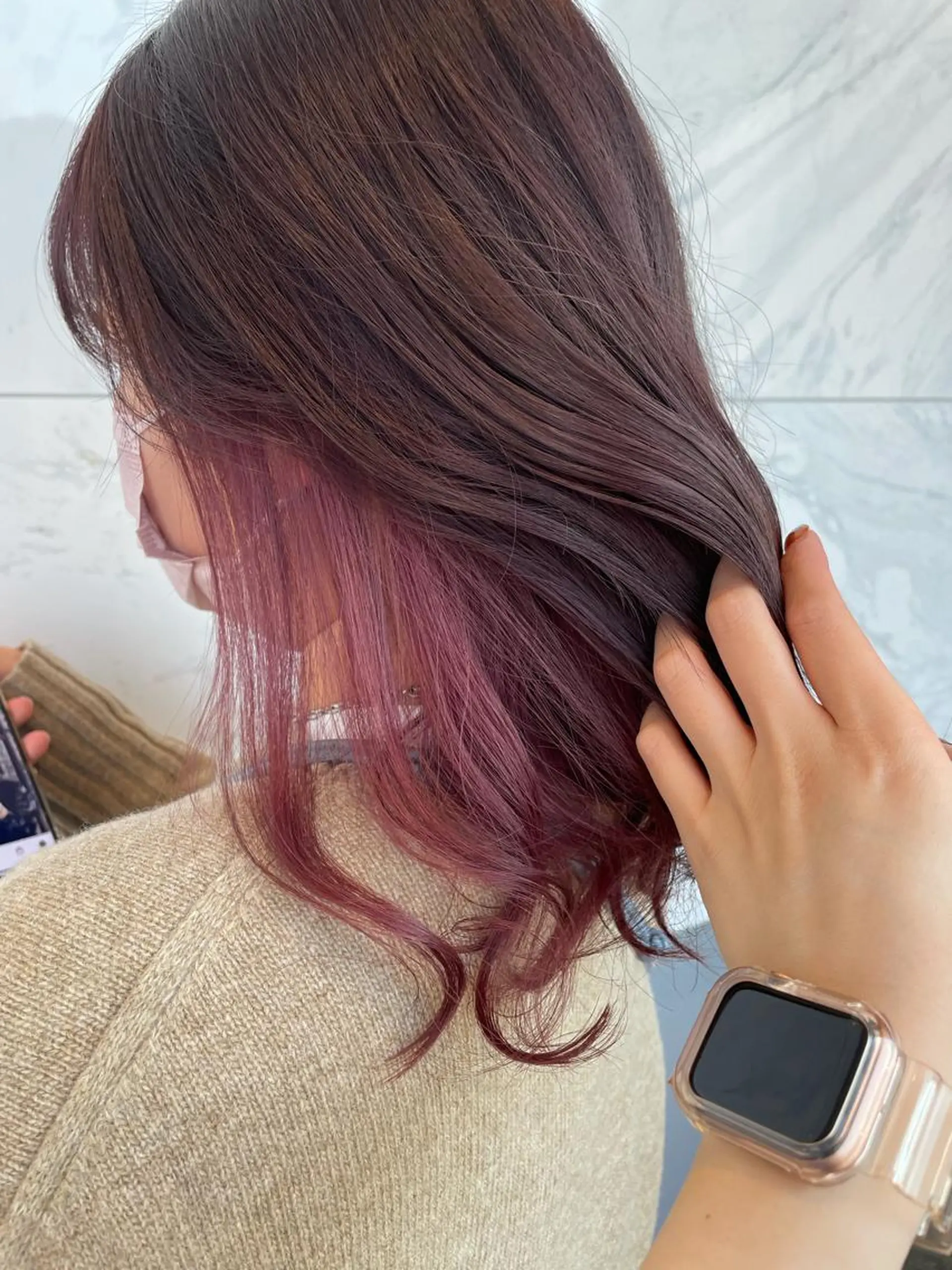 セミロング カラー インナーカラー ピンクカラー 茂木 結希のヘアスタイル