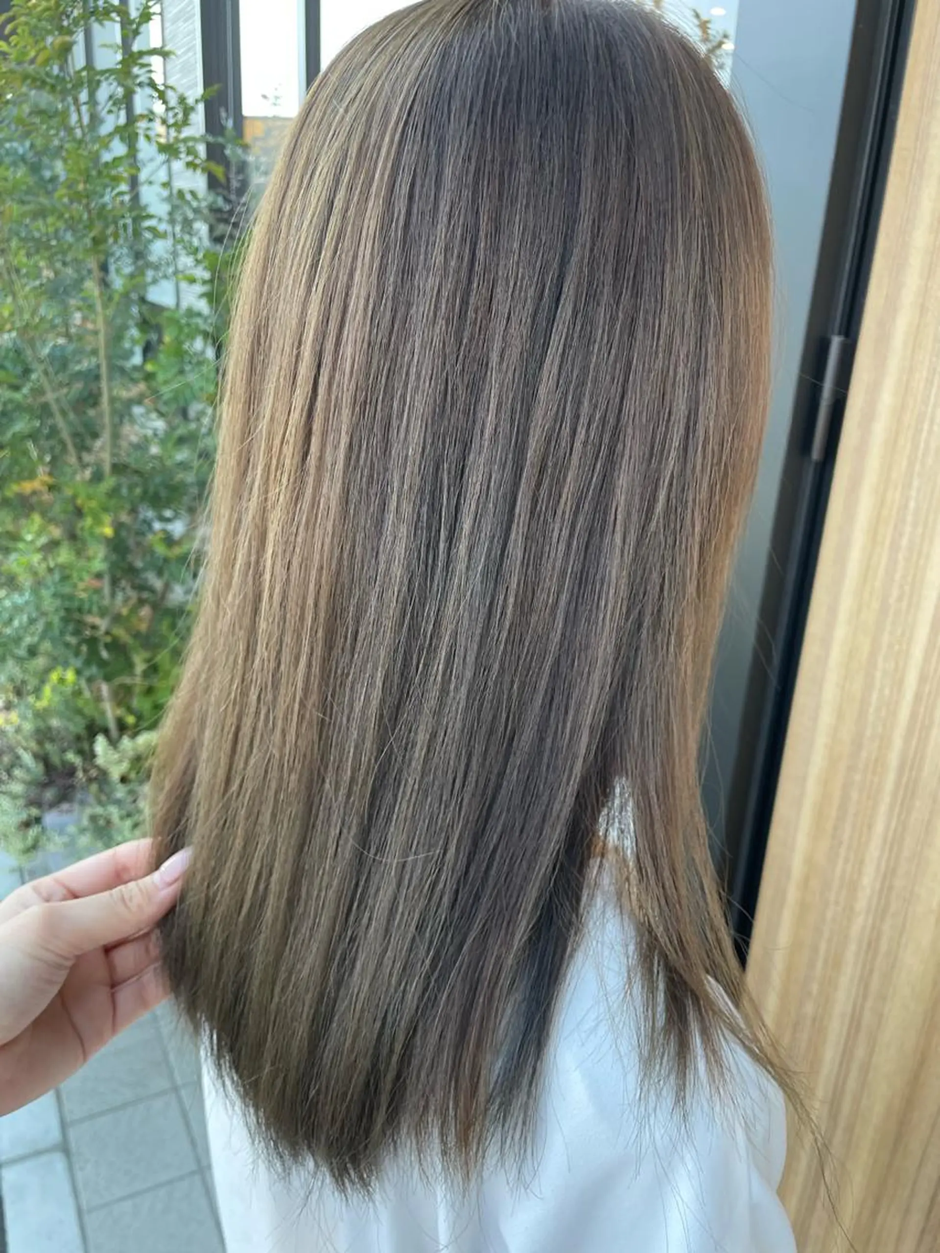 カラー 小澤 璃奈のヘアスタイル