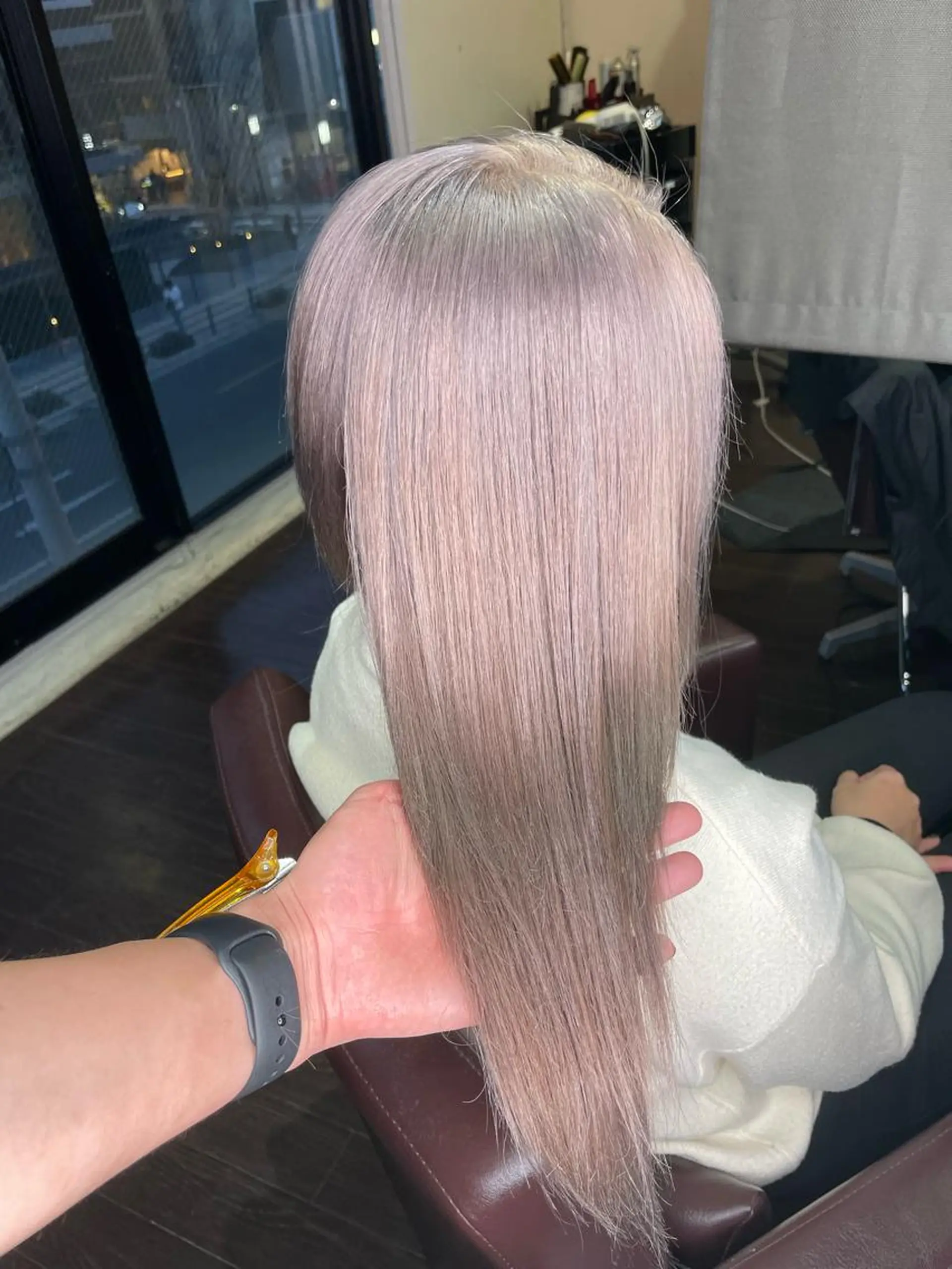 ロング カラー アッシュ バレイヤージュ ベージュカラー ブリーチ グラデーションカラー 安田和洋 ブリーチカラー特化のヘアスタイル