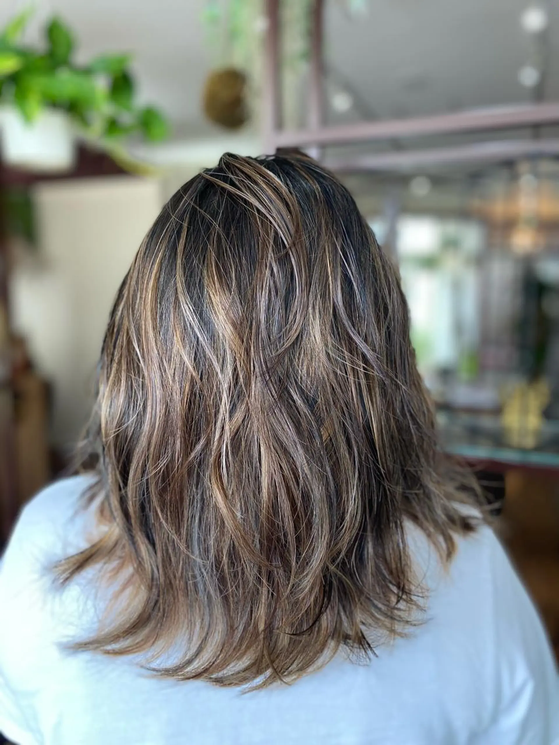 ミディアム カラー バレイヤージュ ブラウンカラー ハイライトカラー ラベンダーカラー ハイライト ヘアカラー Style Tのヘアスタイル