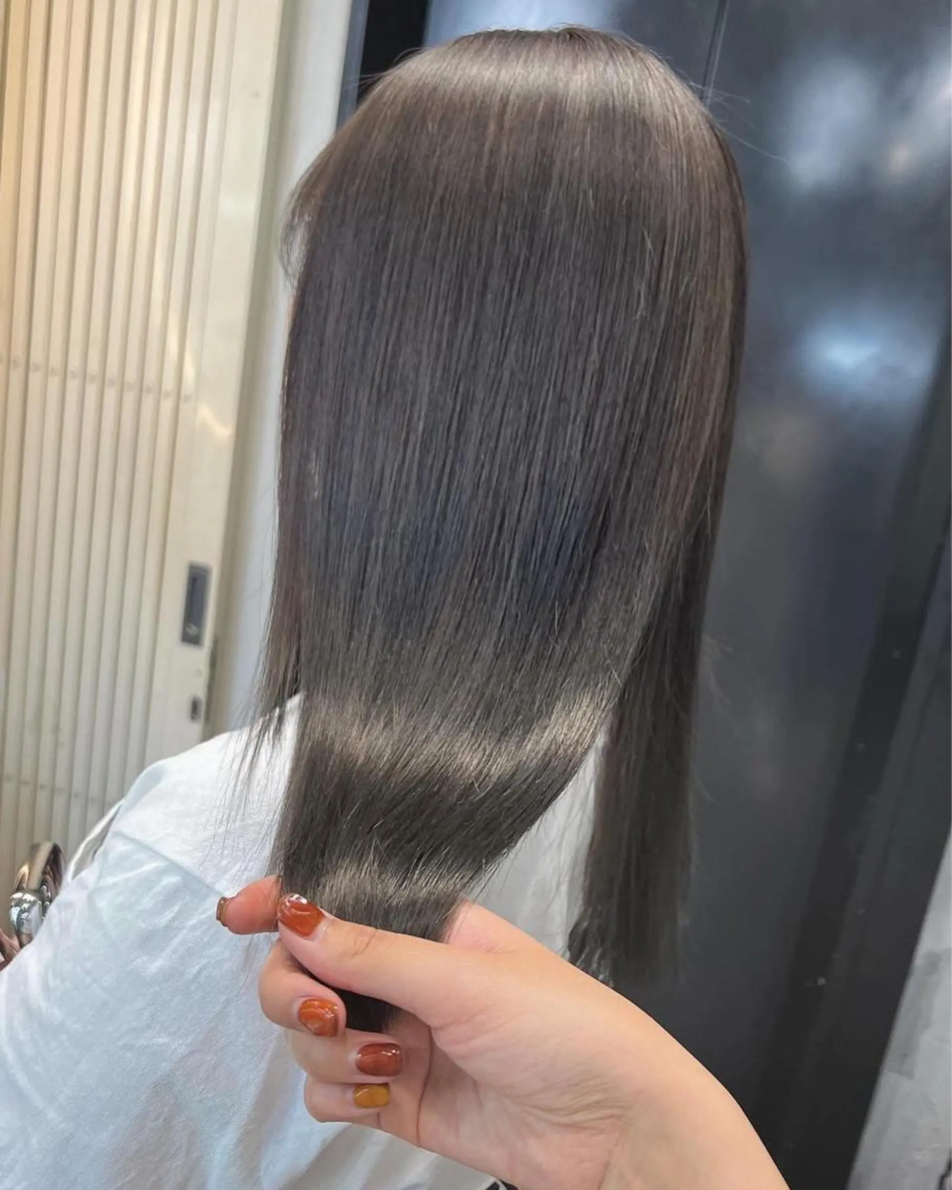 セミロング カラー GiseL アンリのヘアスタイル