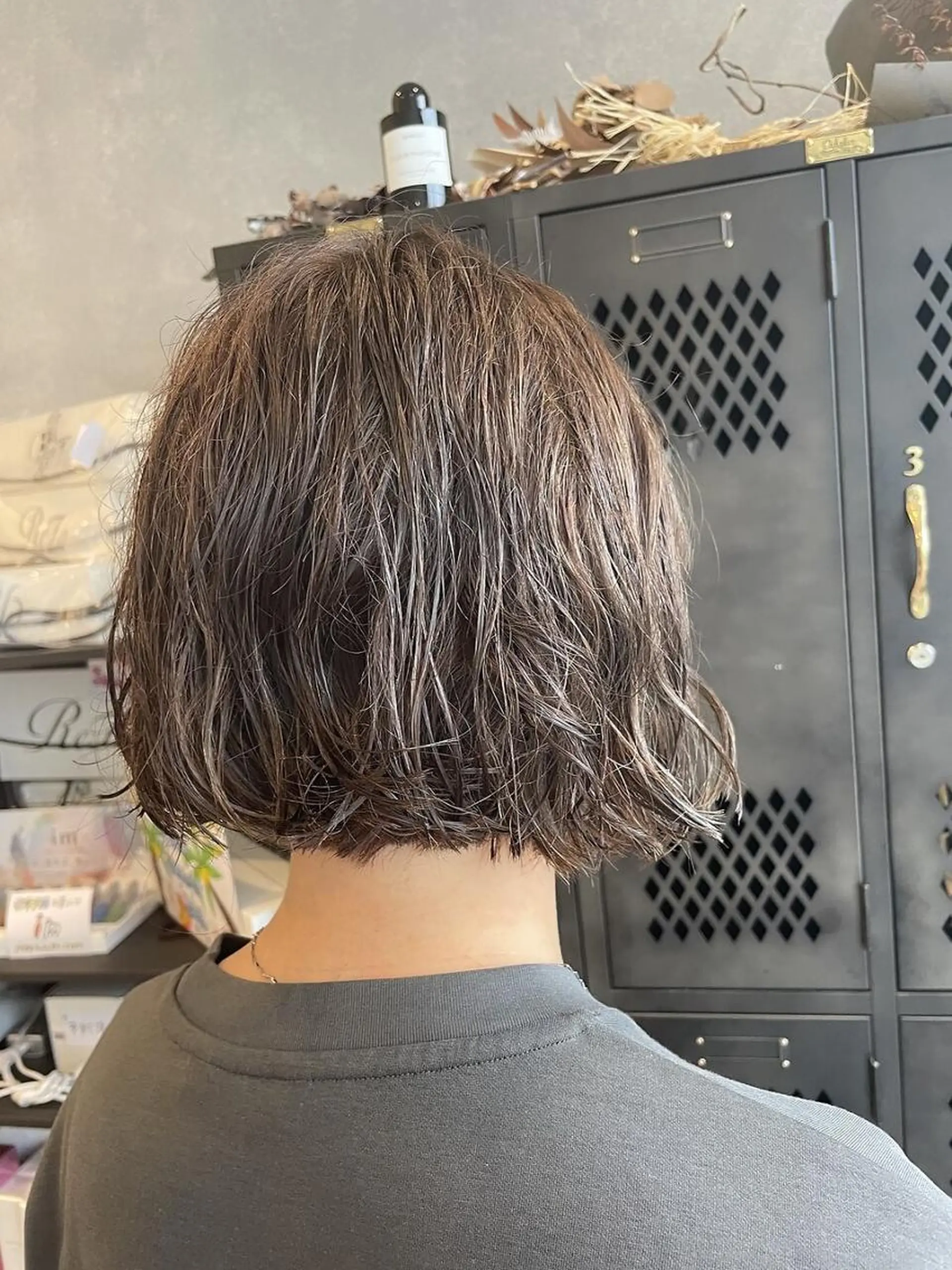 ショート カラー ✨艶カラー・ストレー ト✨Lissのヘアスタイル