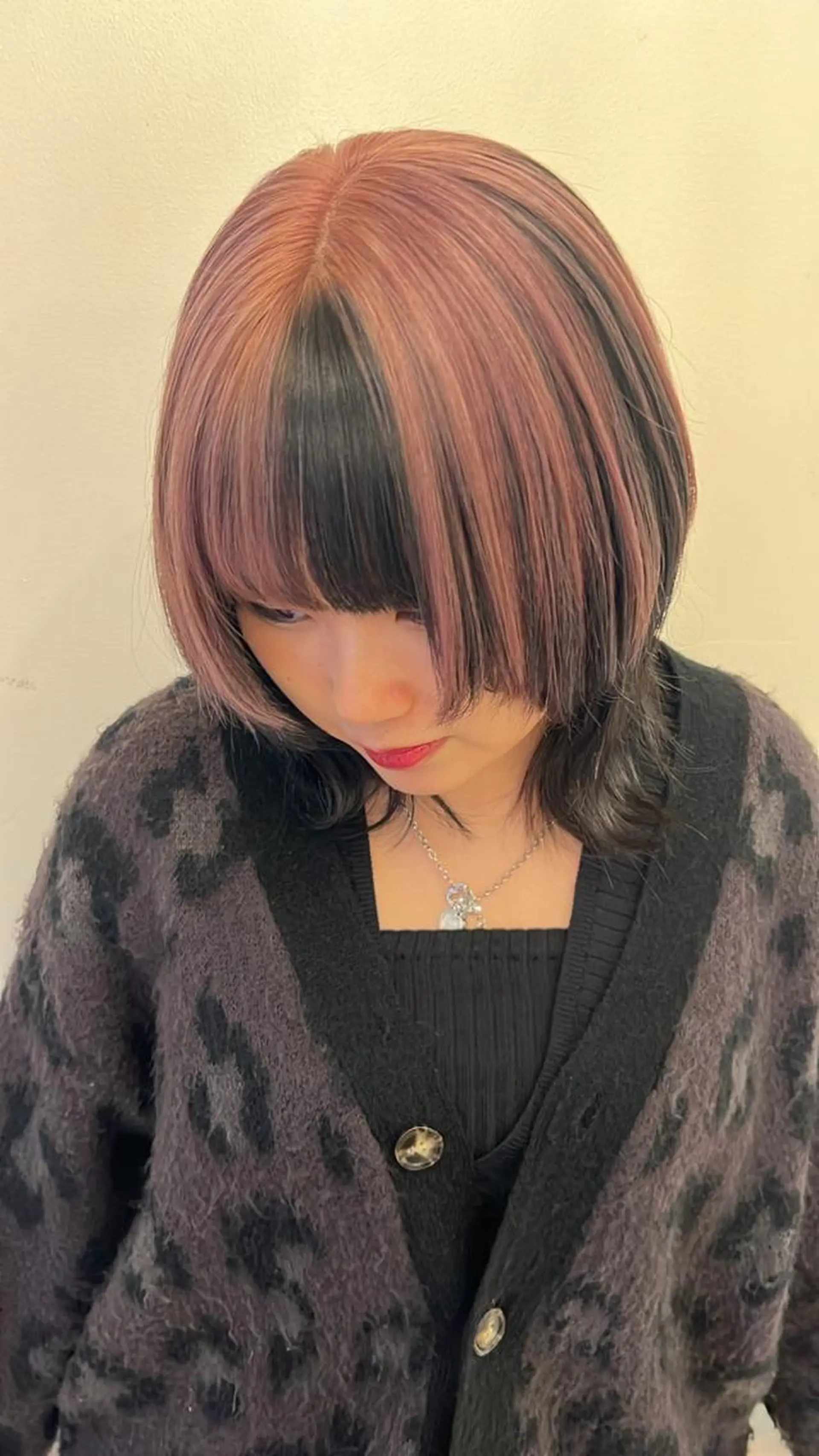 ミディアム カラー ブリーチ ダブルカラー 岡崎 睦のヘアスタイル